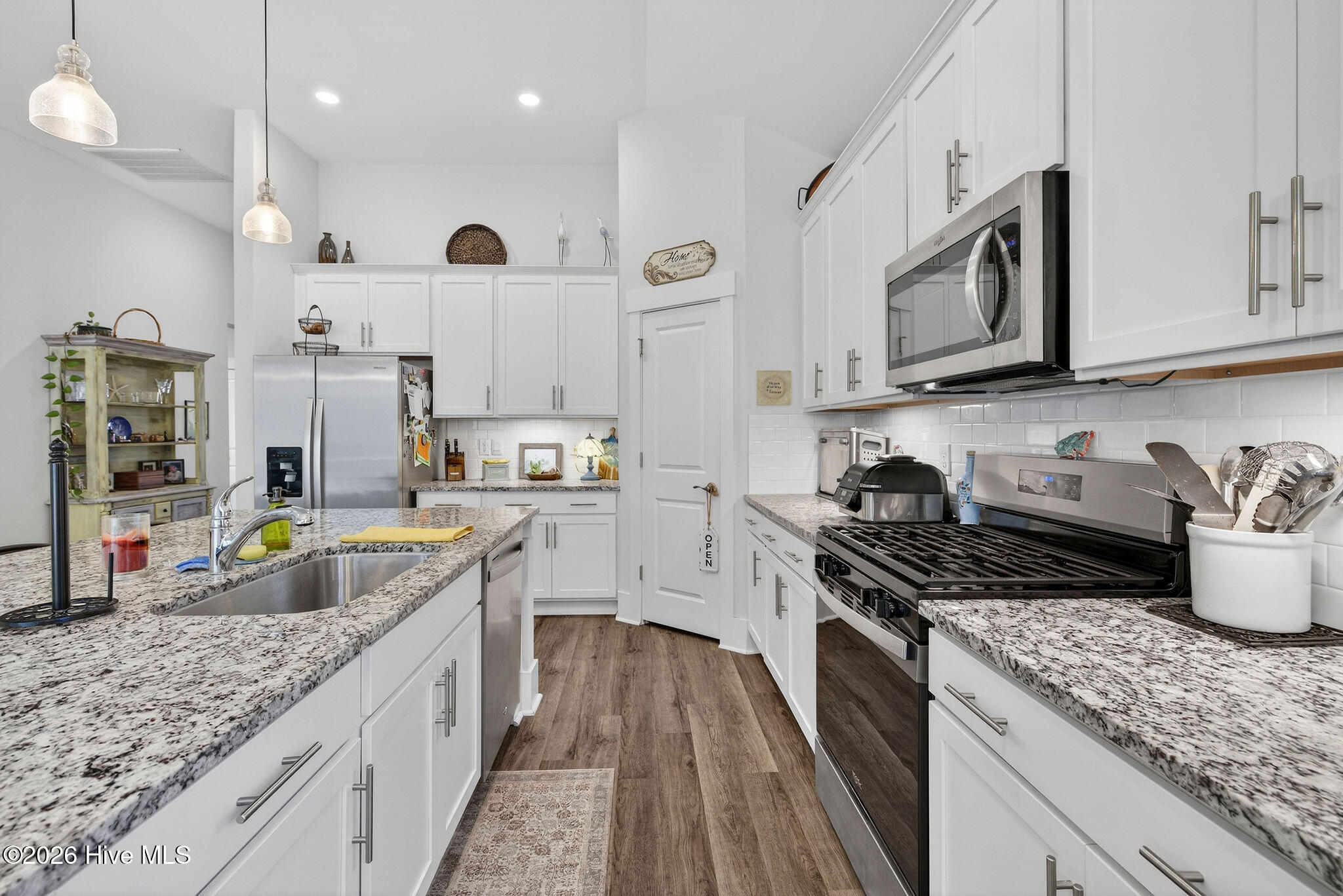 100563457 | Photo 24