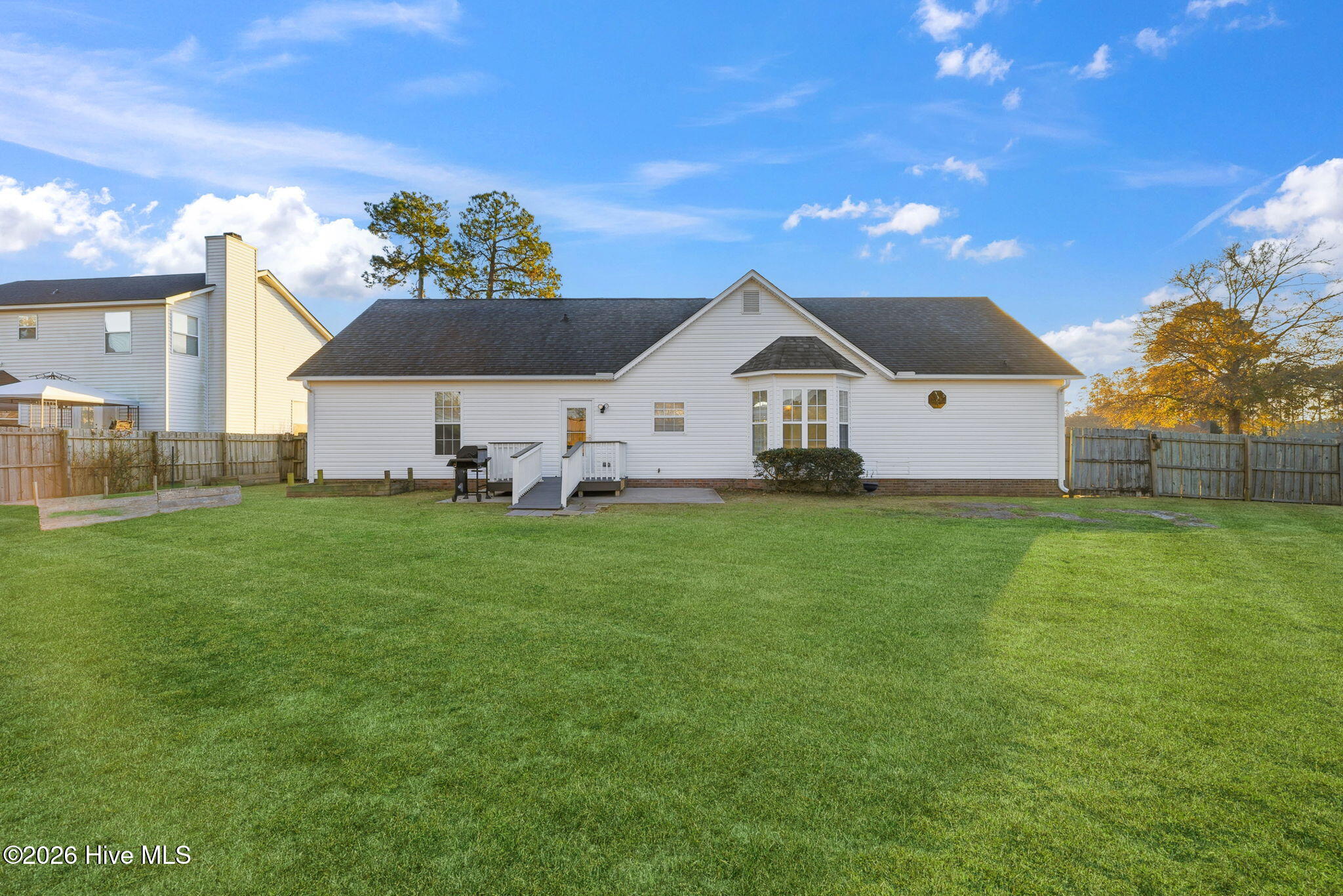 100548117 | Photo 40