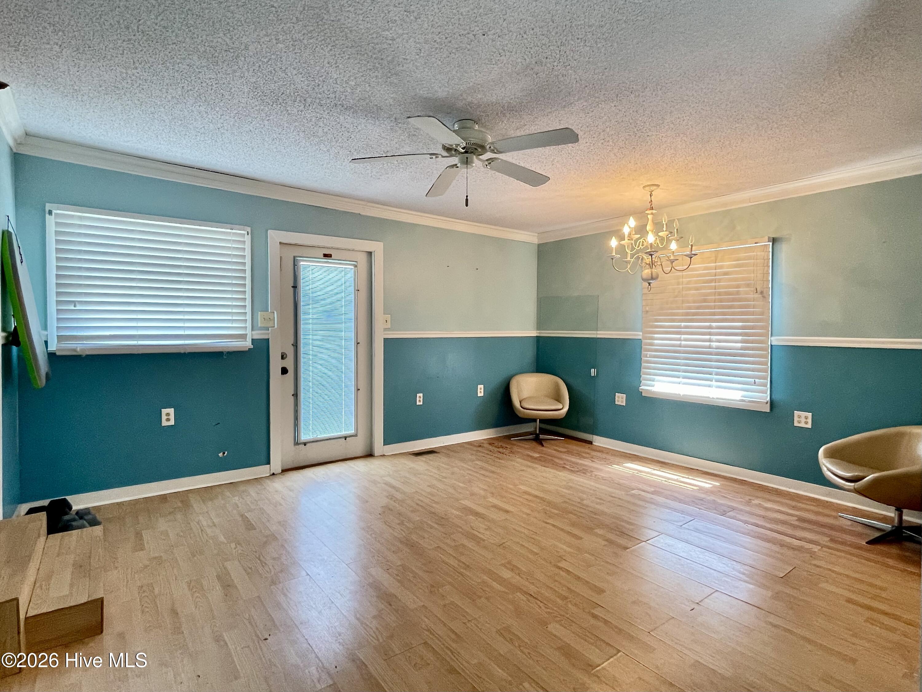 100569888 | Photo 35