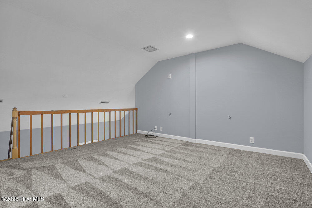 100542503 | Photo 33