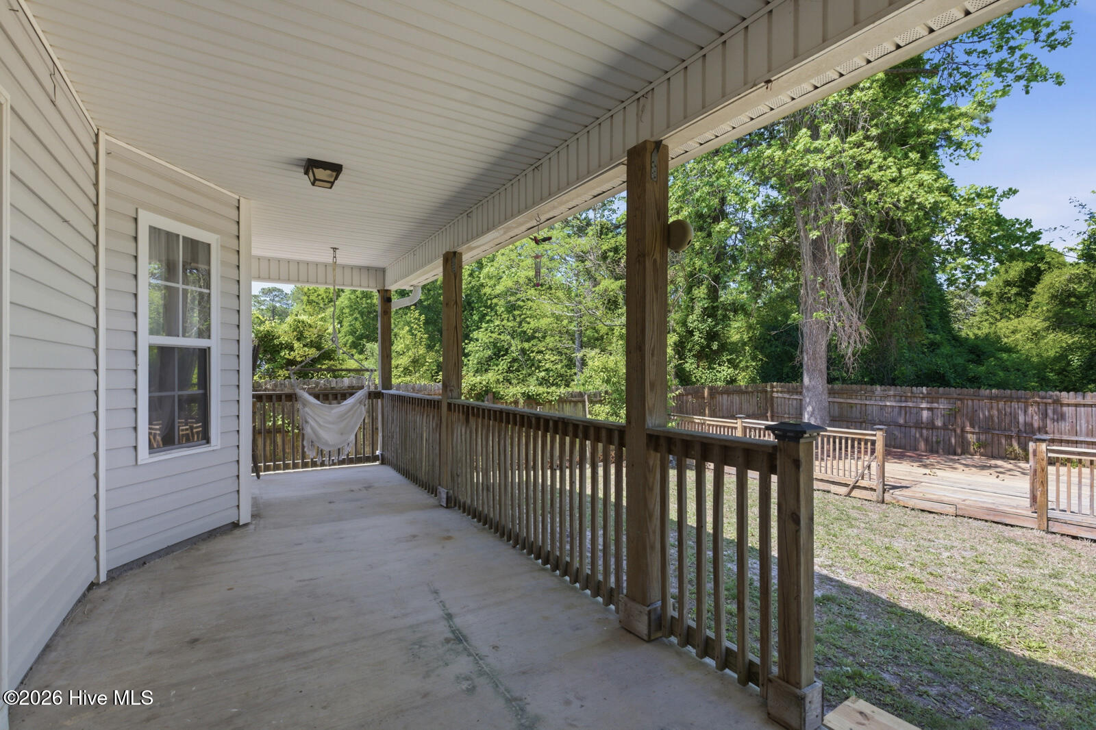 100568997 | Photo 32