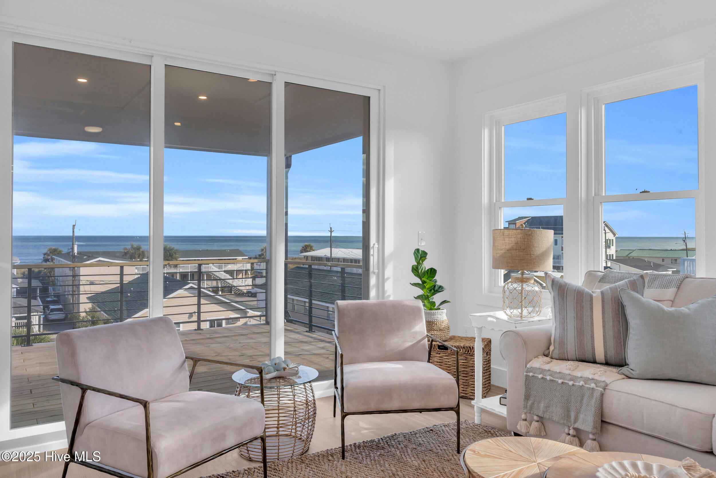 100535218 | Photo 16