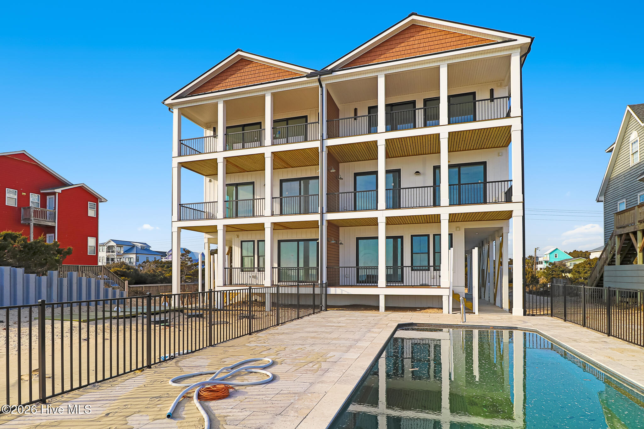 100556926 | Photo 42