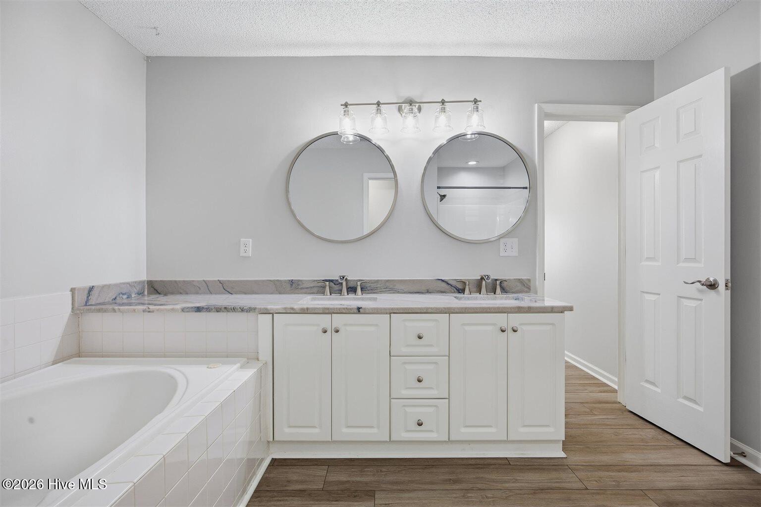 100554604 | Photo 36