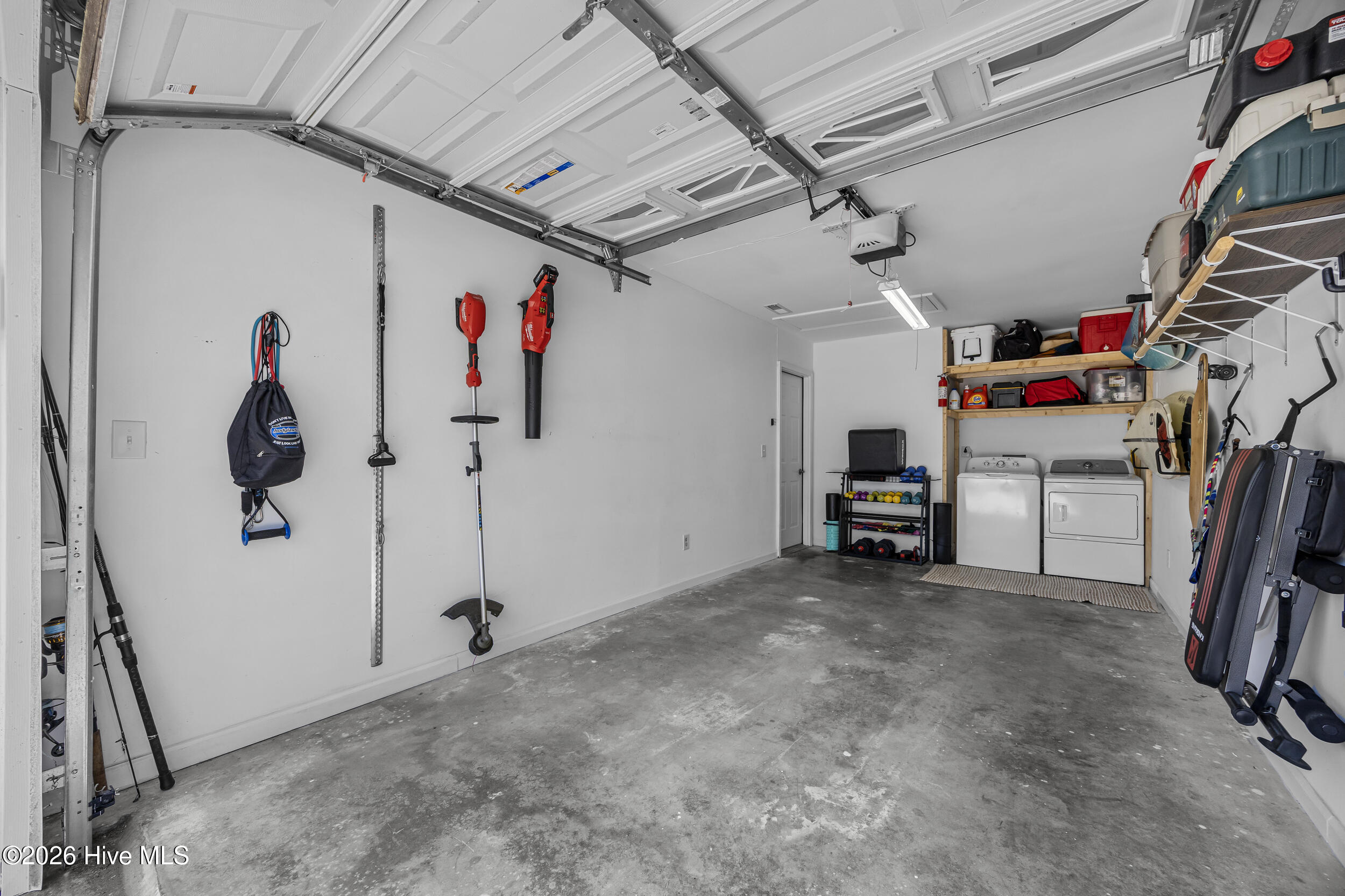 100563217 | Photo 30