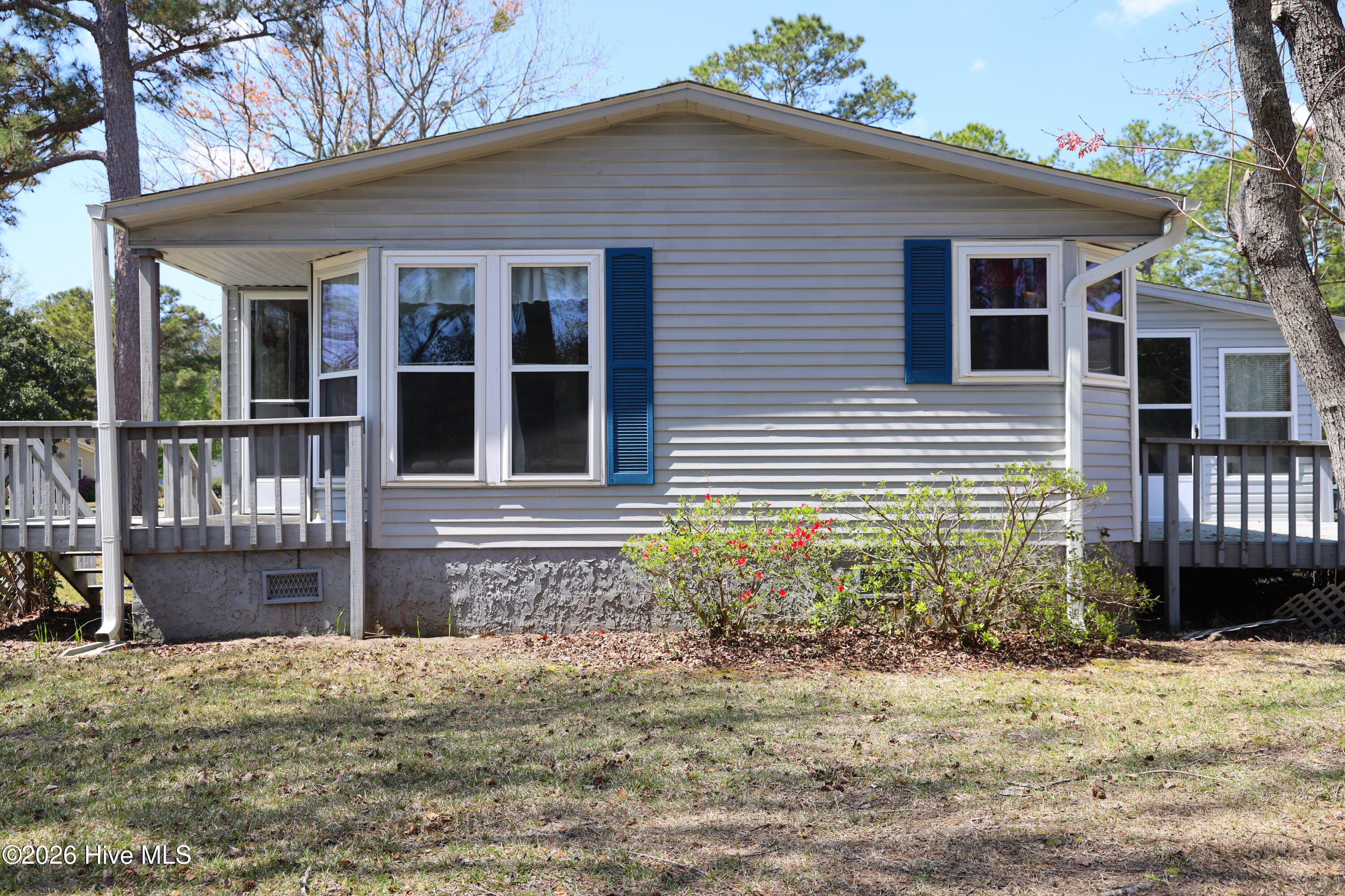 100563984 | Photo 53