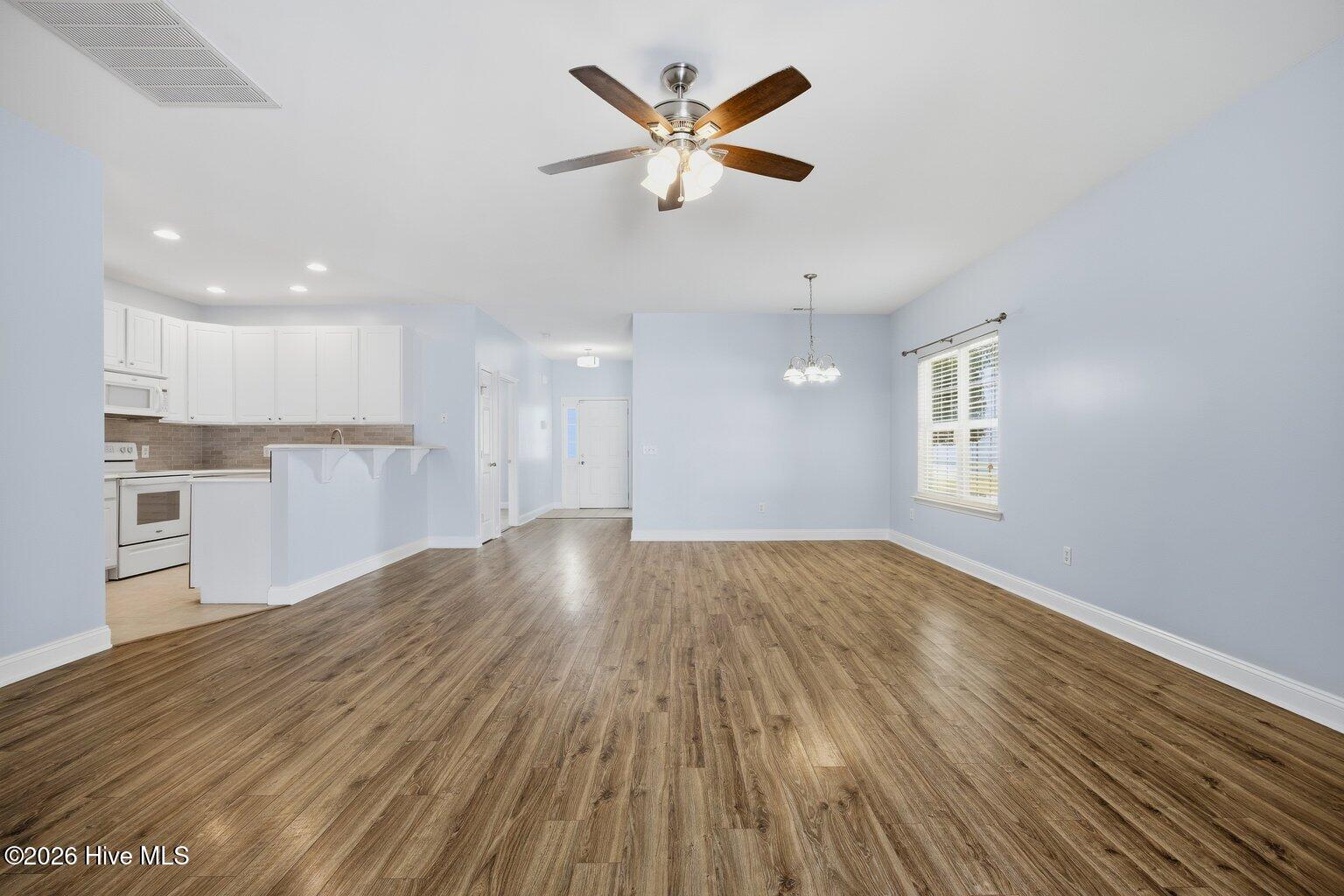 100564958 | Photo 14