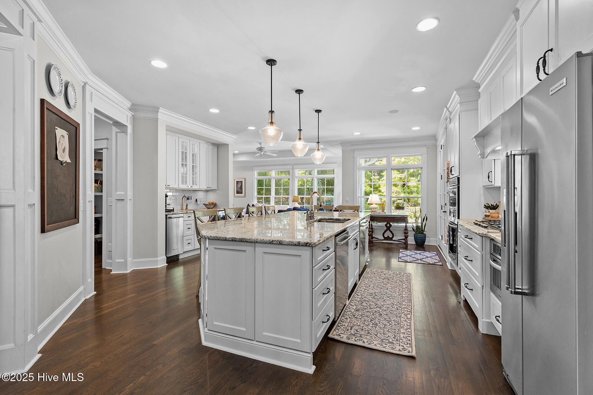 100541349 | Photo 24