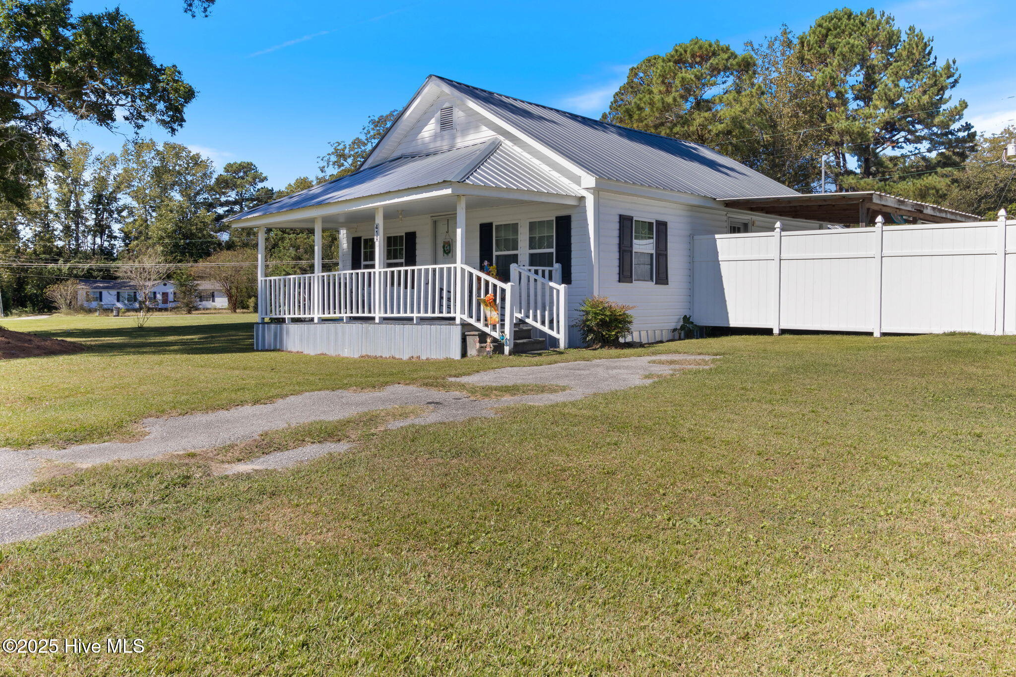 Homes for sale in Bladenboro, NC | 410 Elizabethtown Rd, Bladenboro, NC 28320 | MLS# 100534710