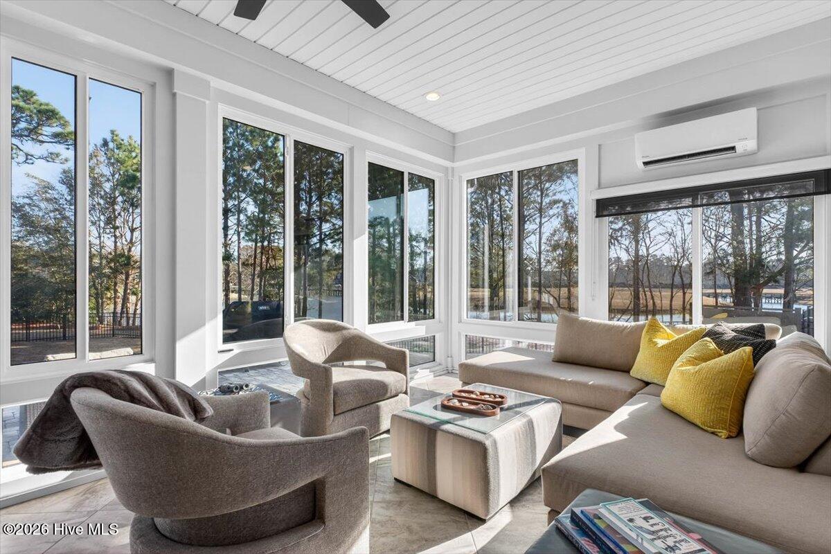 100548349 | Photo 35