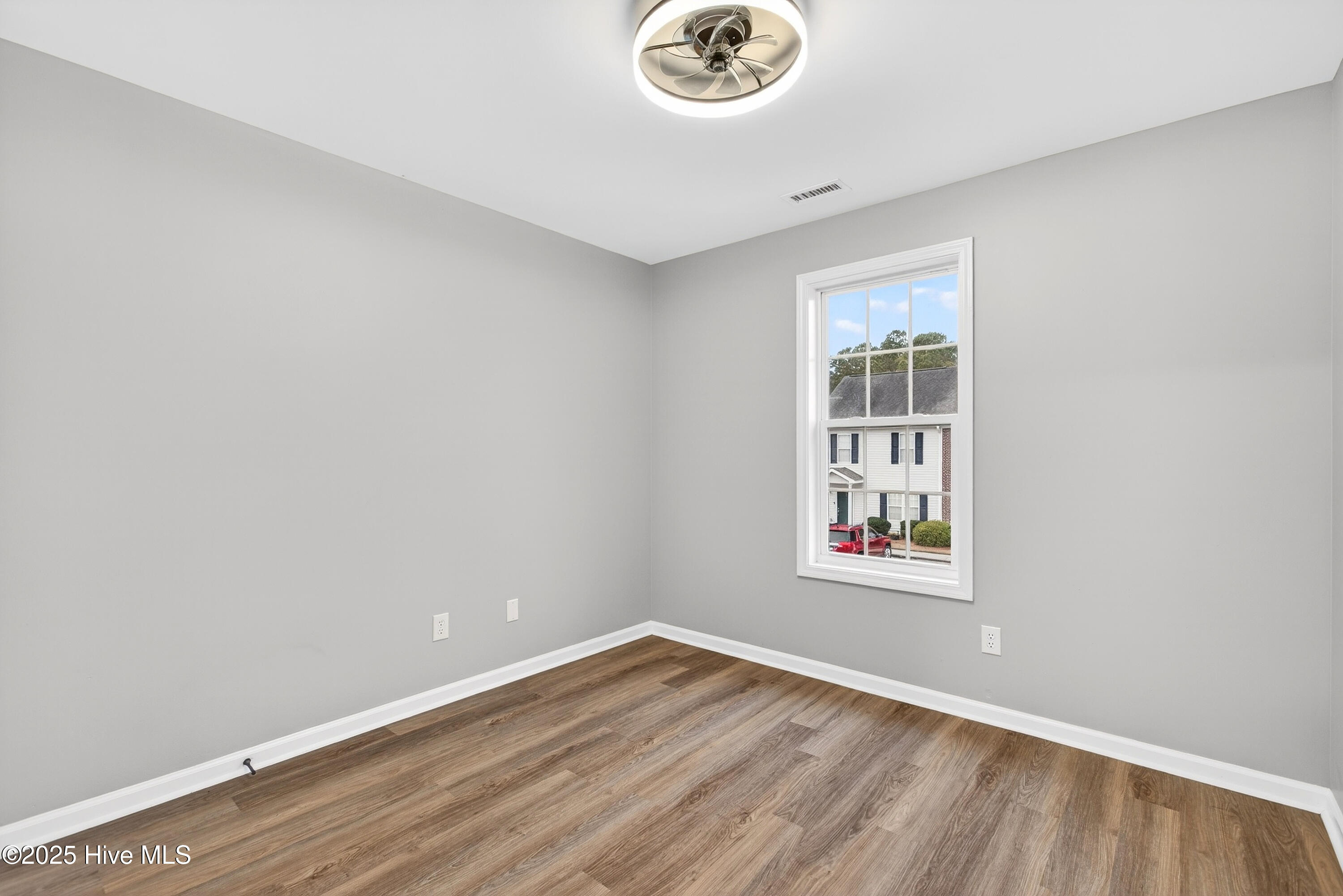 100546231 | Photo 30