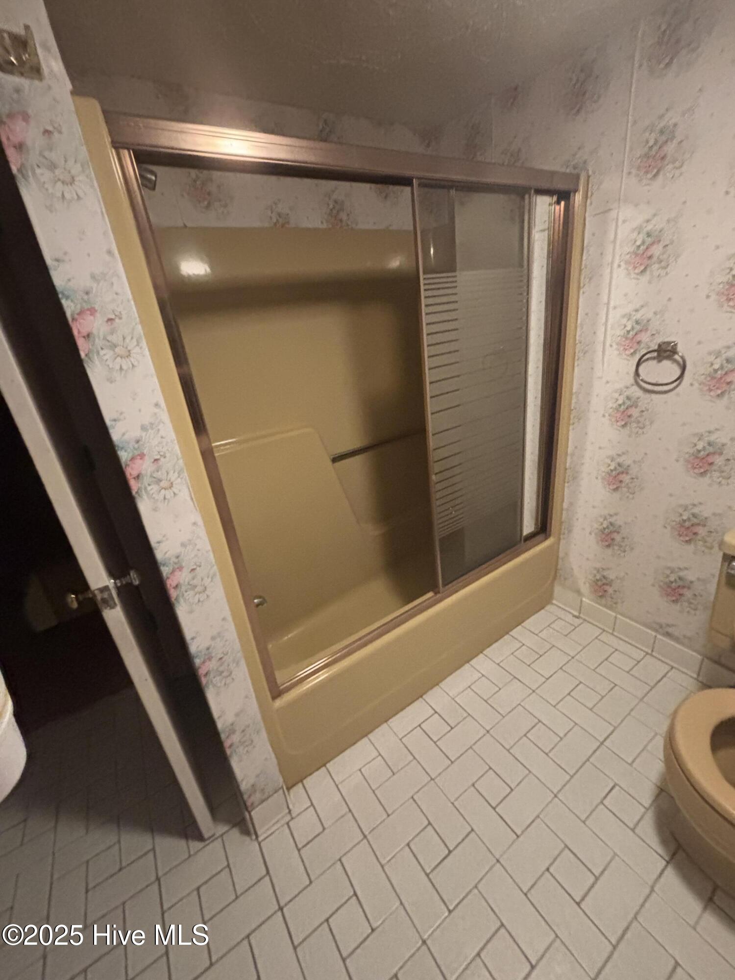 100514215 | Photo 12