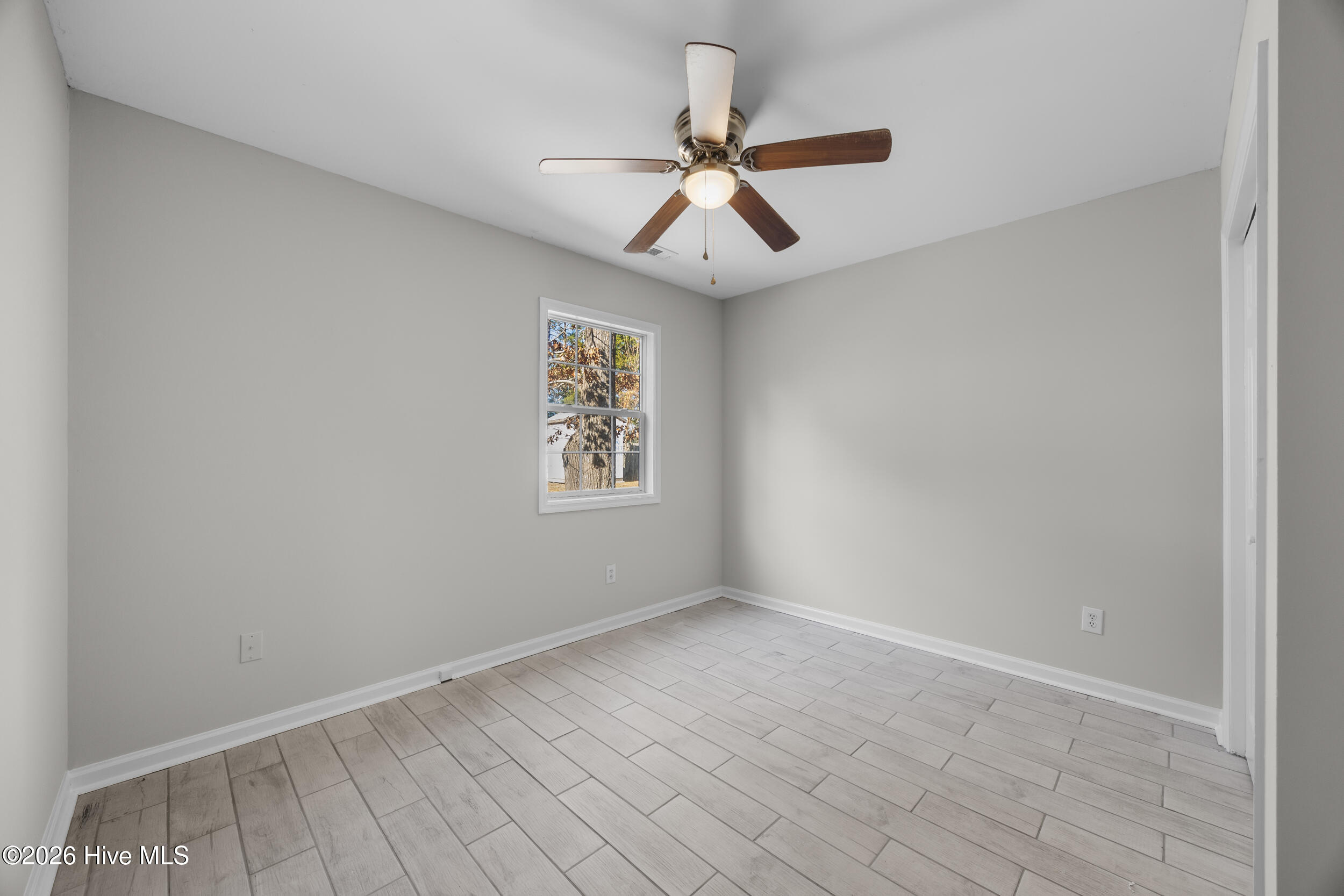 100548509 | Photo 18