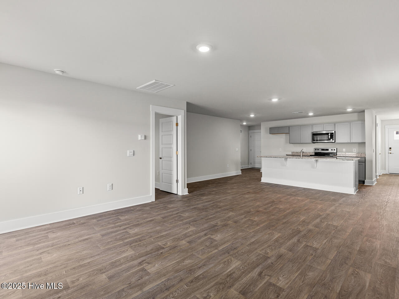 100530174 | Photo 14