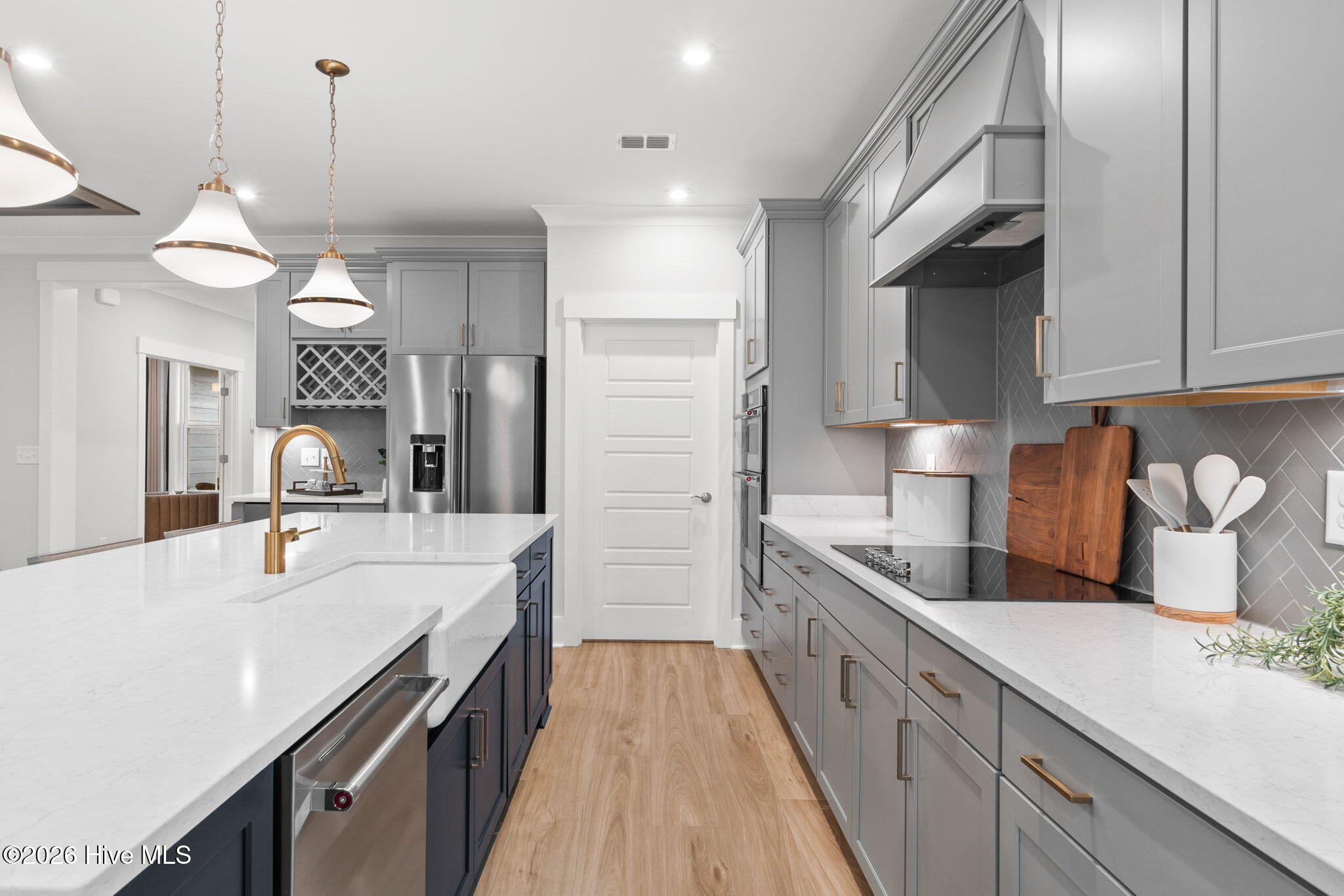 100552049 | Photo 19