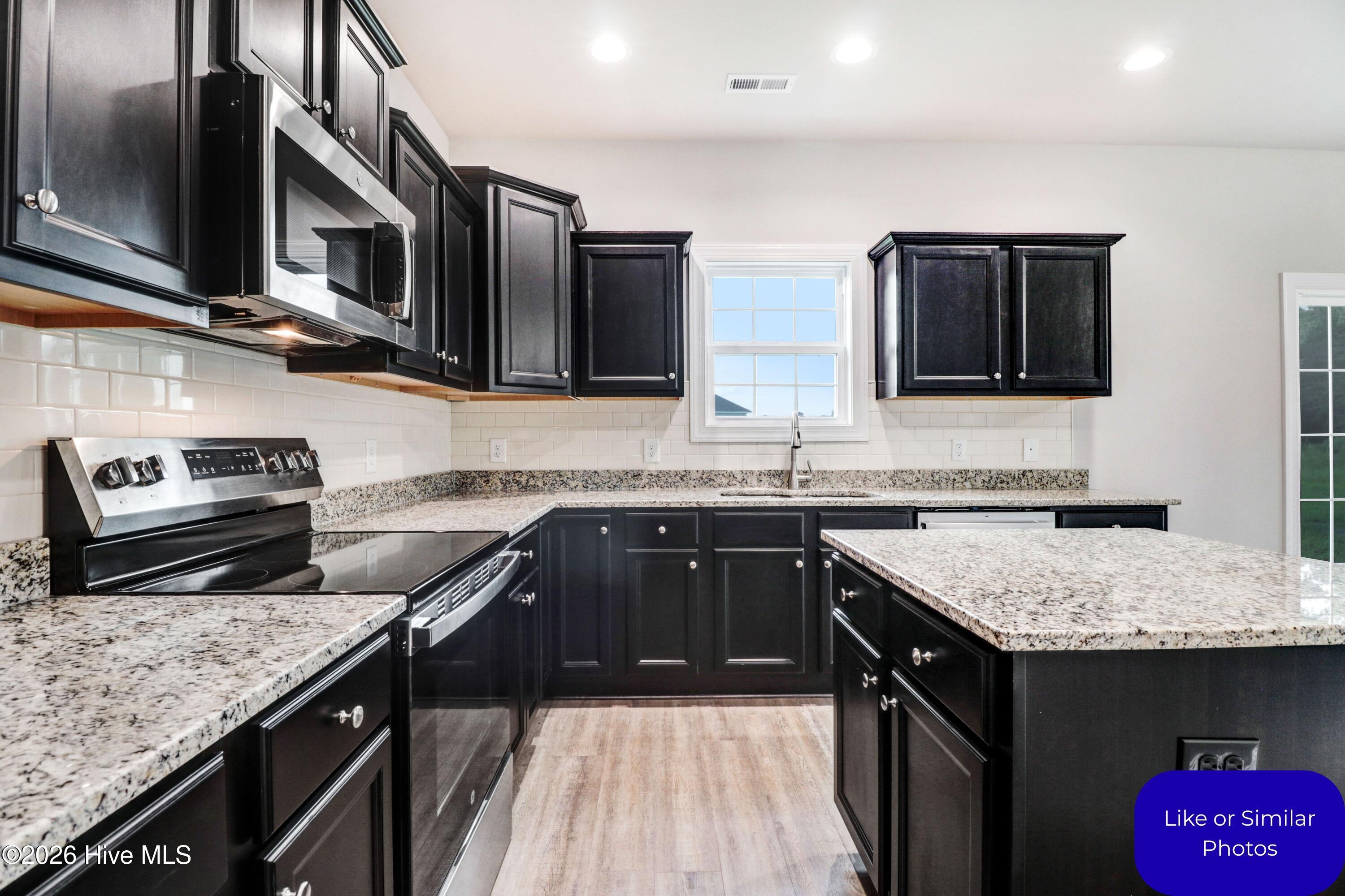 100570215 | Photo 11