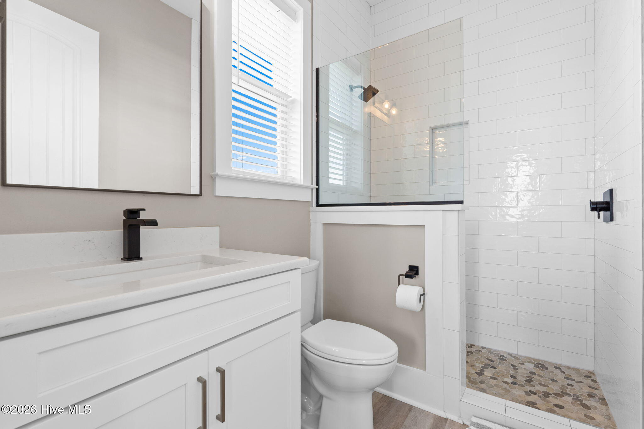 100564964 | Photo 28