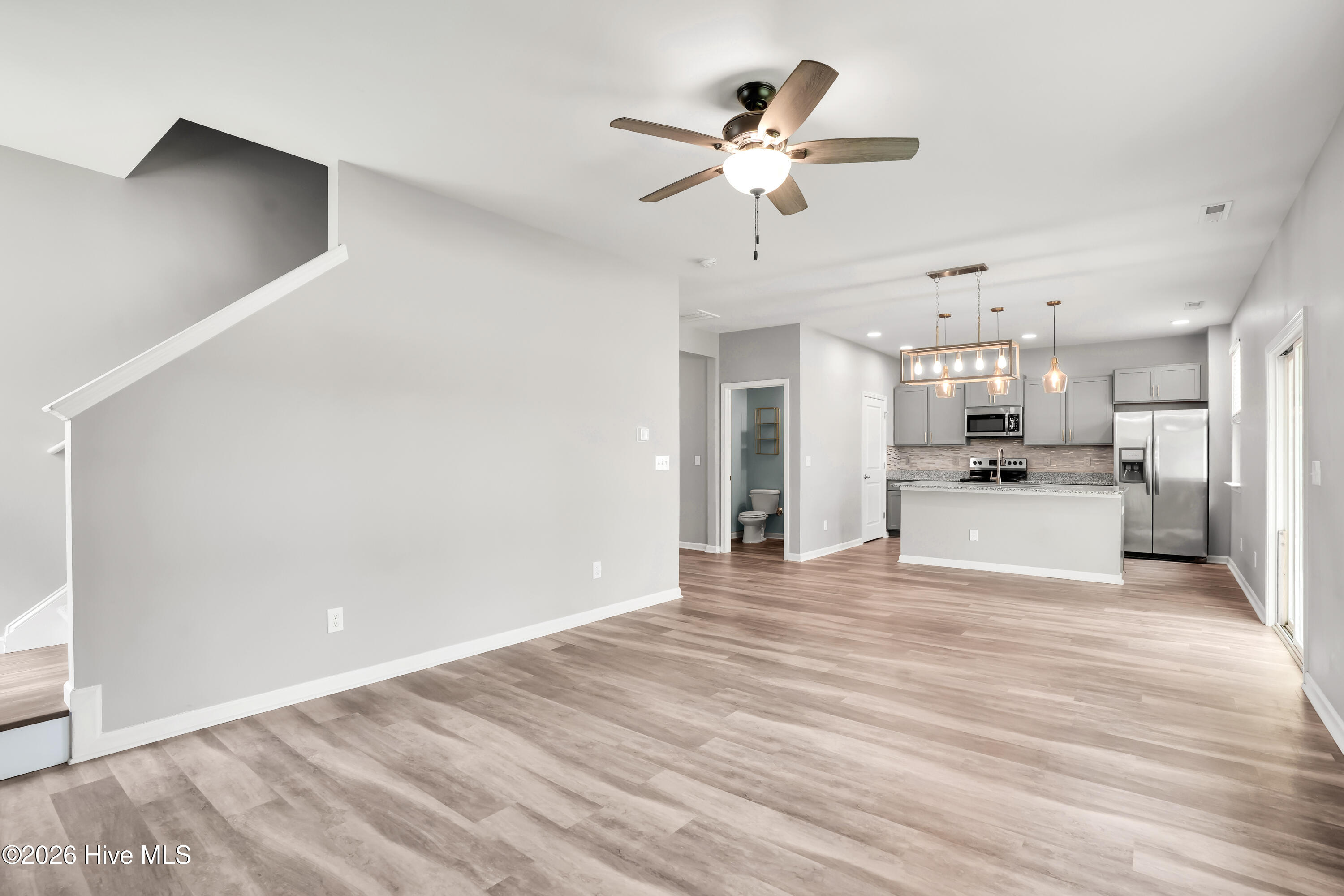 100548211 | Photo 15