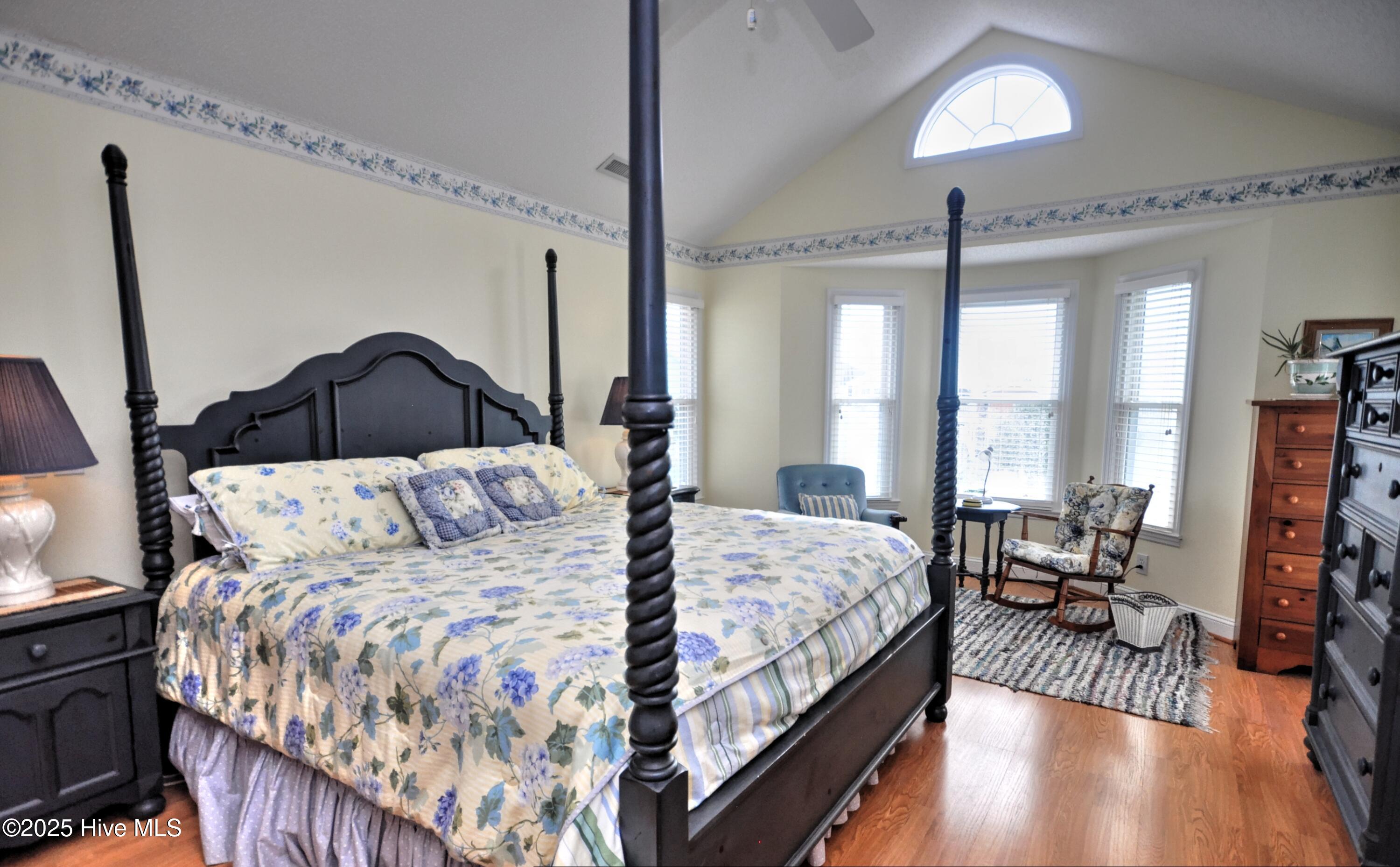 100538748 | Photo 26