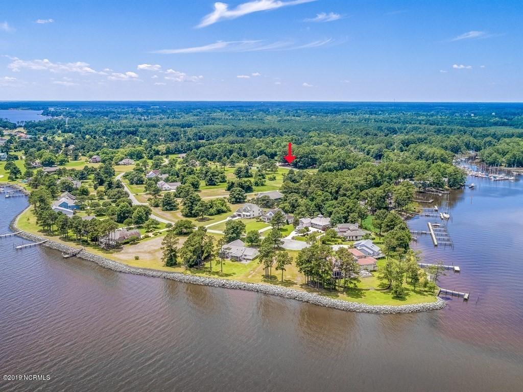 5522 Sandpiper Drive Oriental, North Carolina A lovely home site within a stone's throw of the miles wide Neuse River. Just a few minutes away from the village of Oriental. This neighborhood is the perfect area for residents who want to be close to the village, and is located in one of the most attractive subdivisions in Oriental, NC, Dolphin Point offers a community boat ramp, tennis courts, municipal water and sewer. A fabulous site for your dream home in the ''Sailing Capitol of North Carolina''. Within 5 minutes of the village of Oriental.