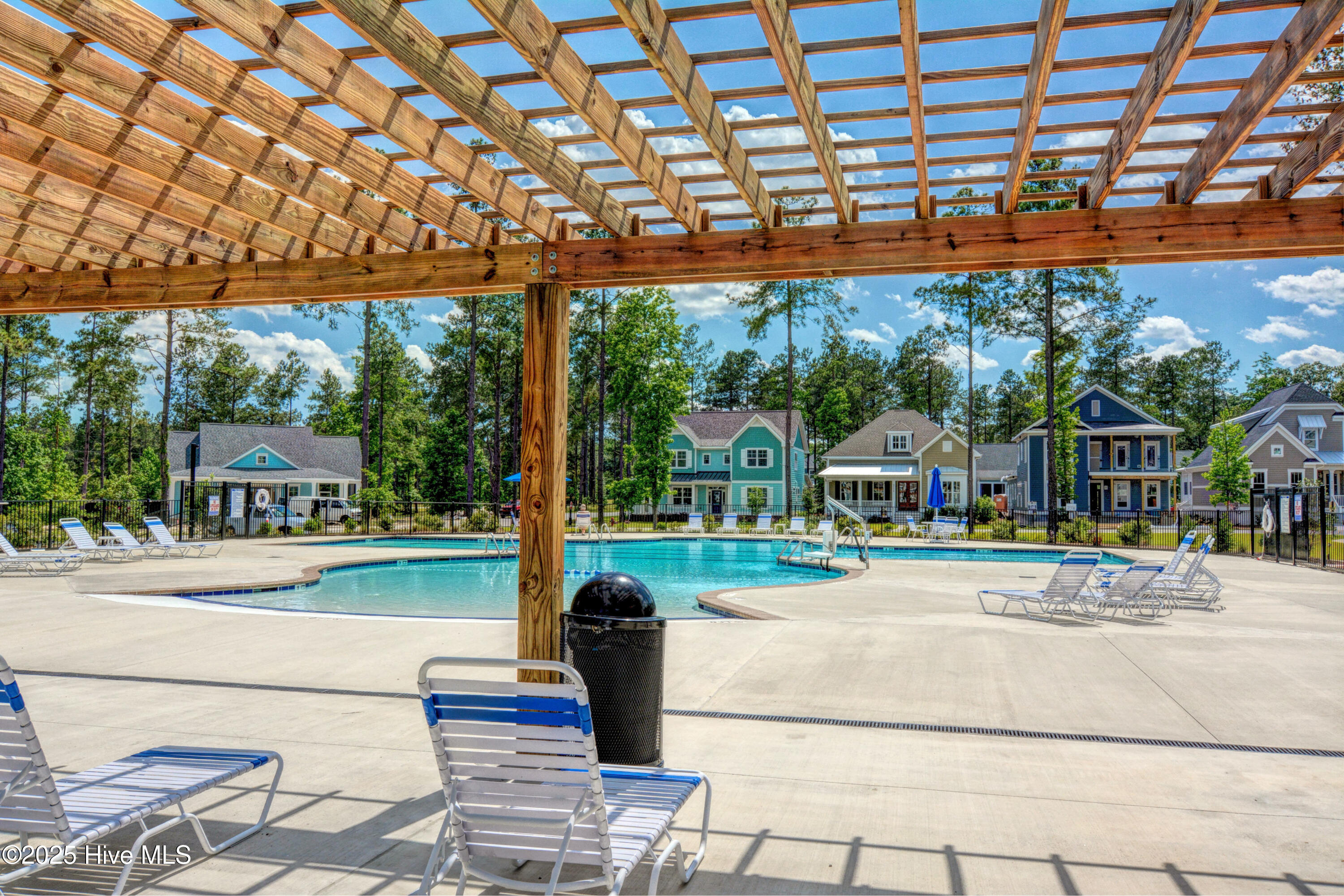 100534393 | Photo 74