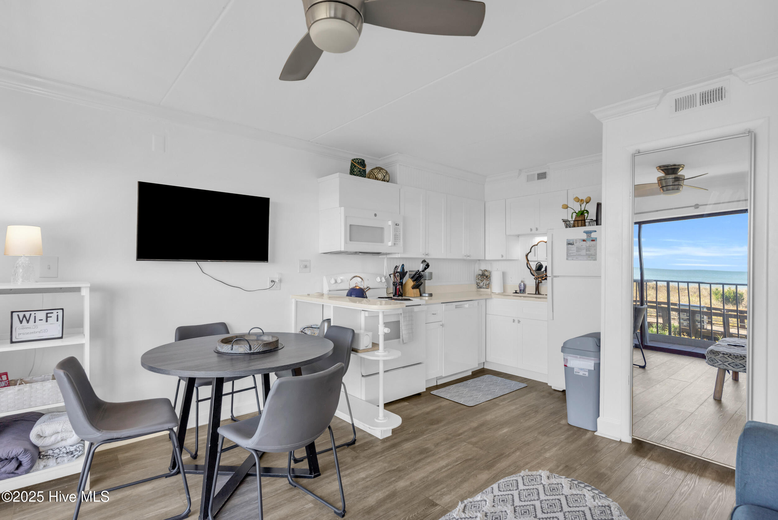 100490591 | Photo 11