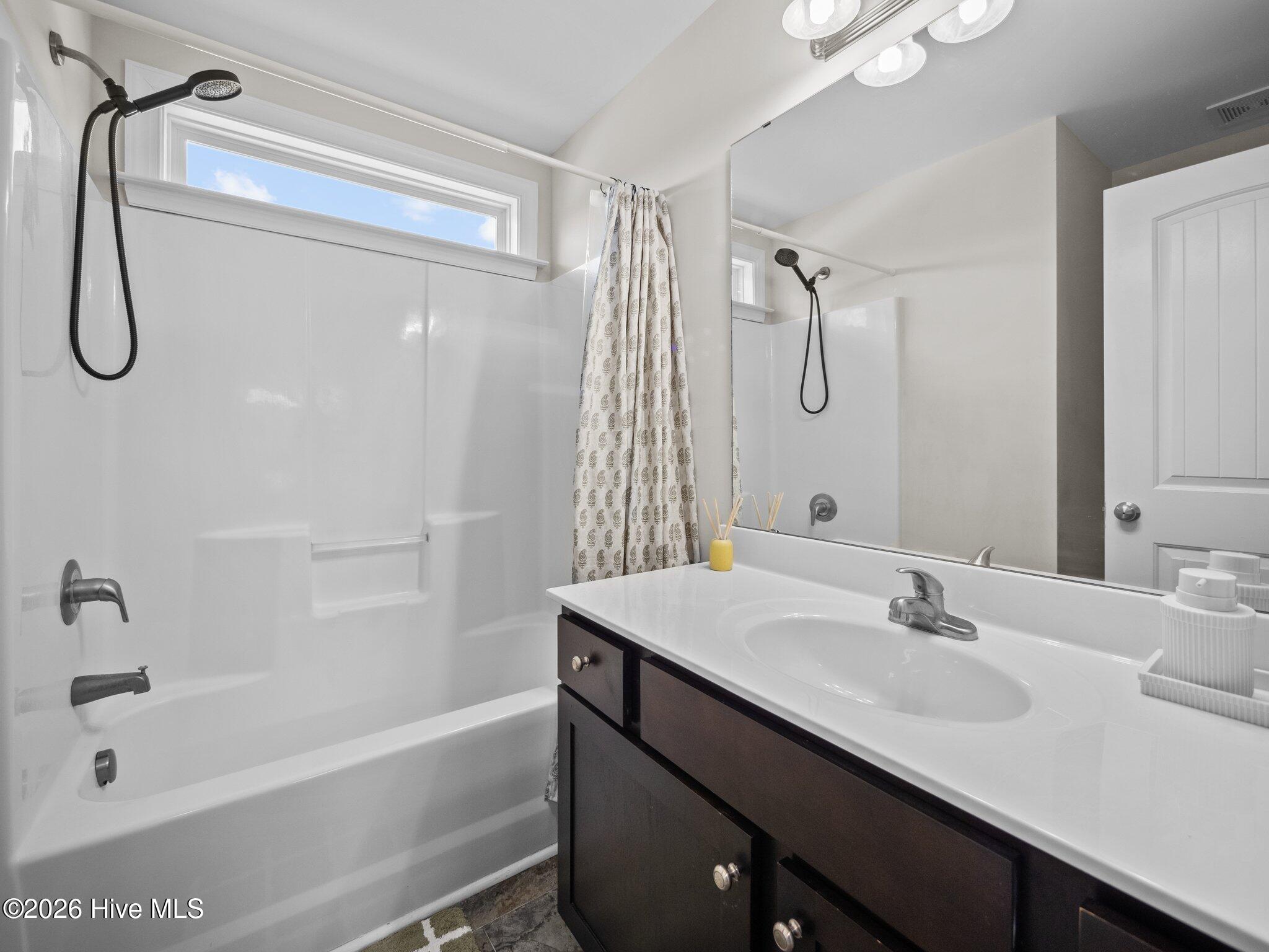 100566345 | Photo 10