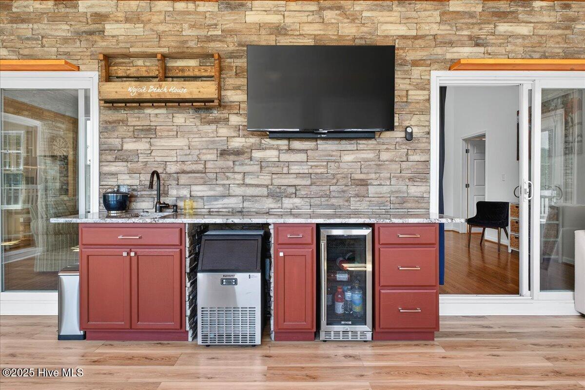 100523832 | Photo 37