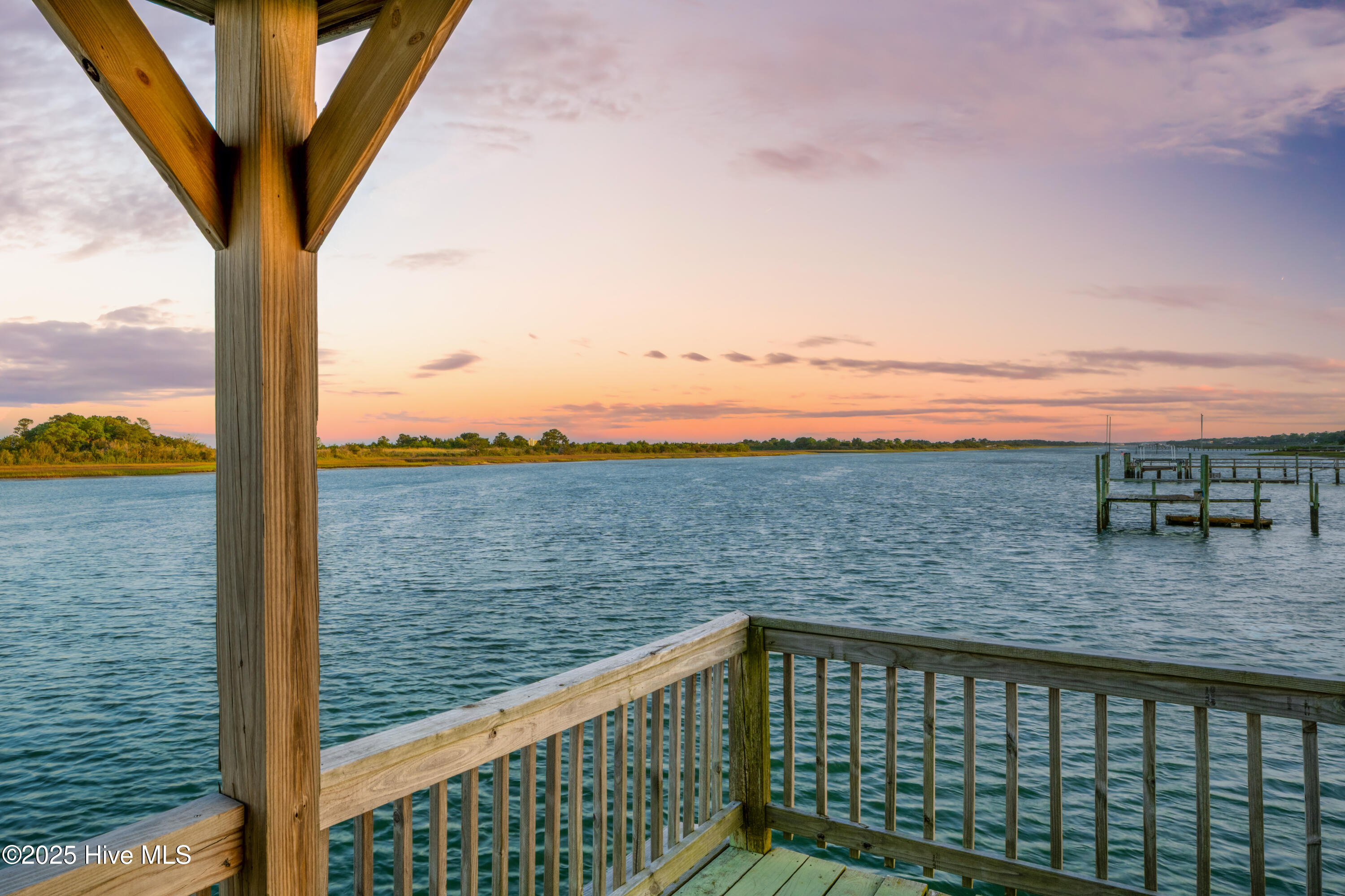 100532268 | Photo 16