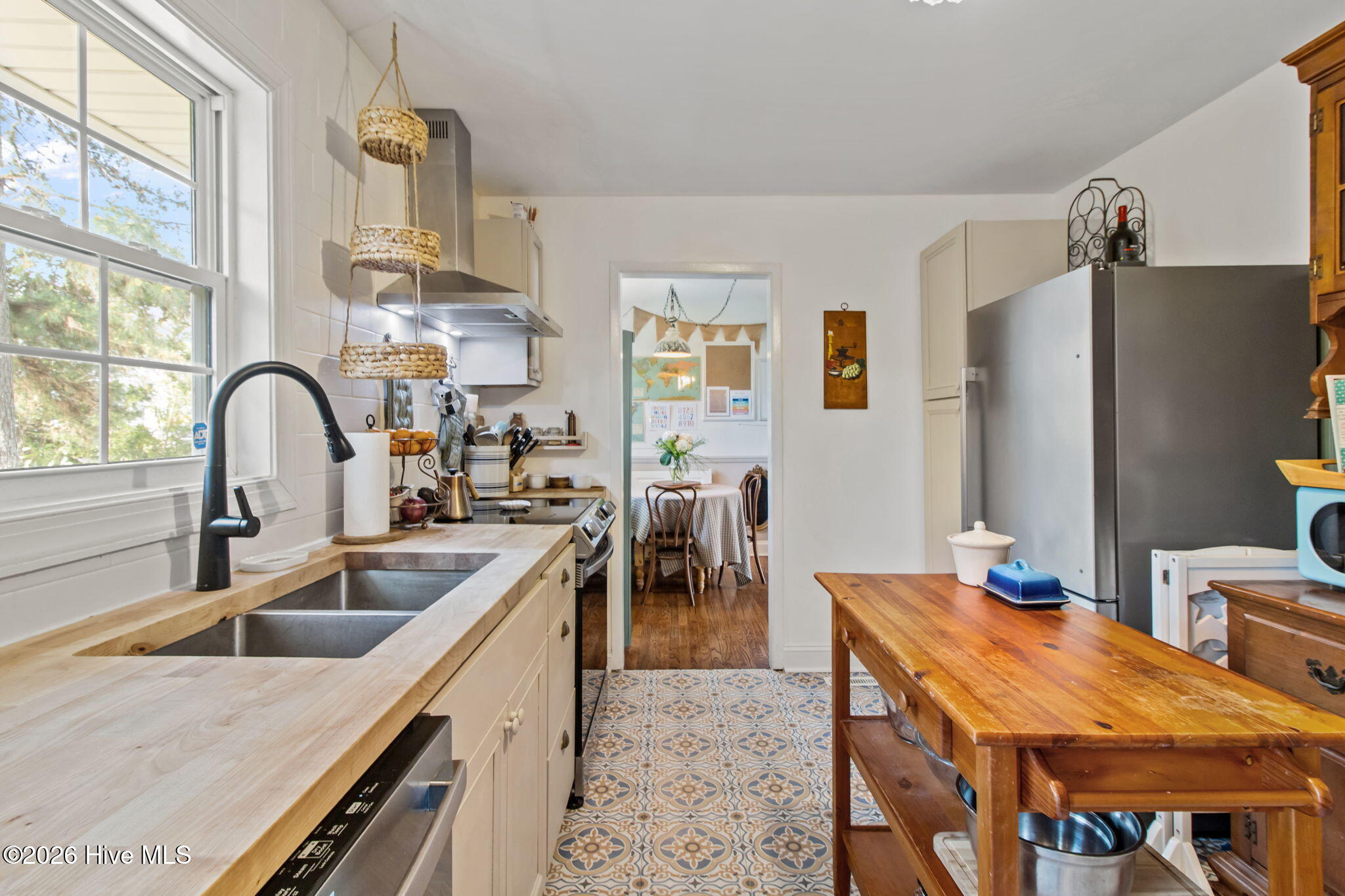 100561394 | Photo 13