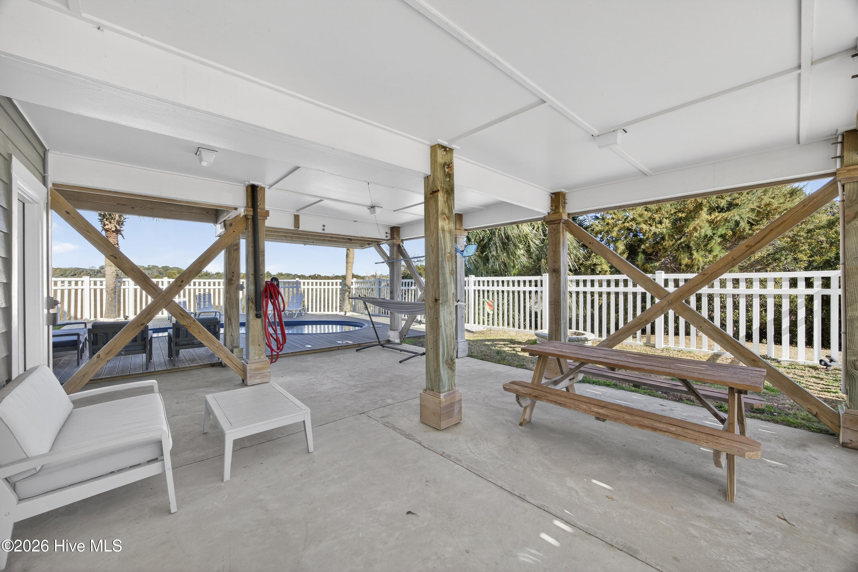 100554981 | Photo 32