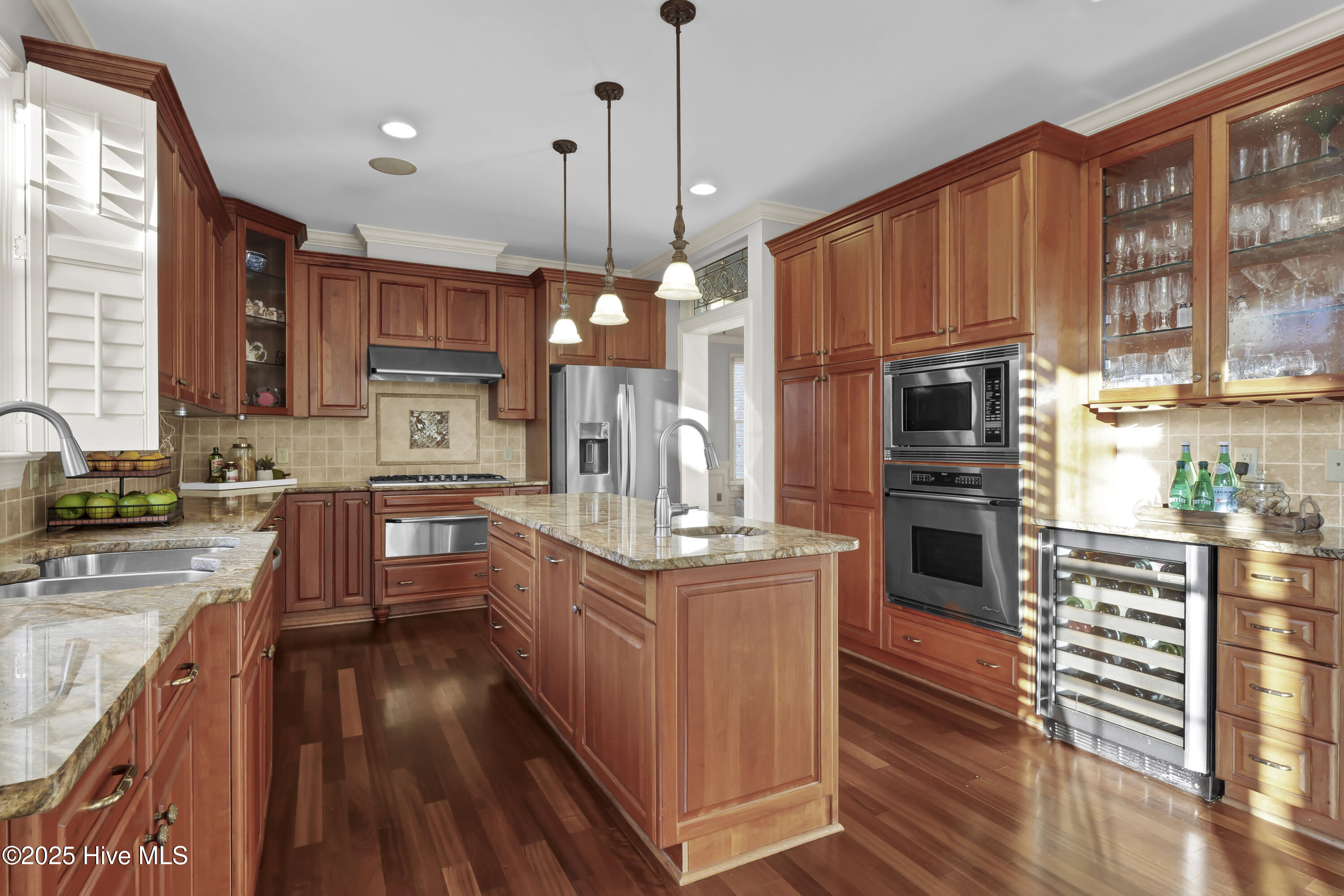 100535642 | Photo 19