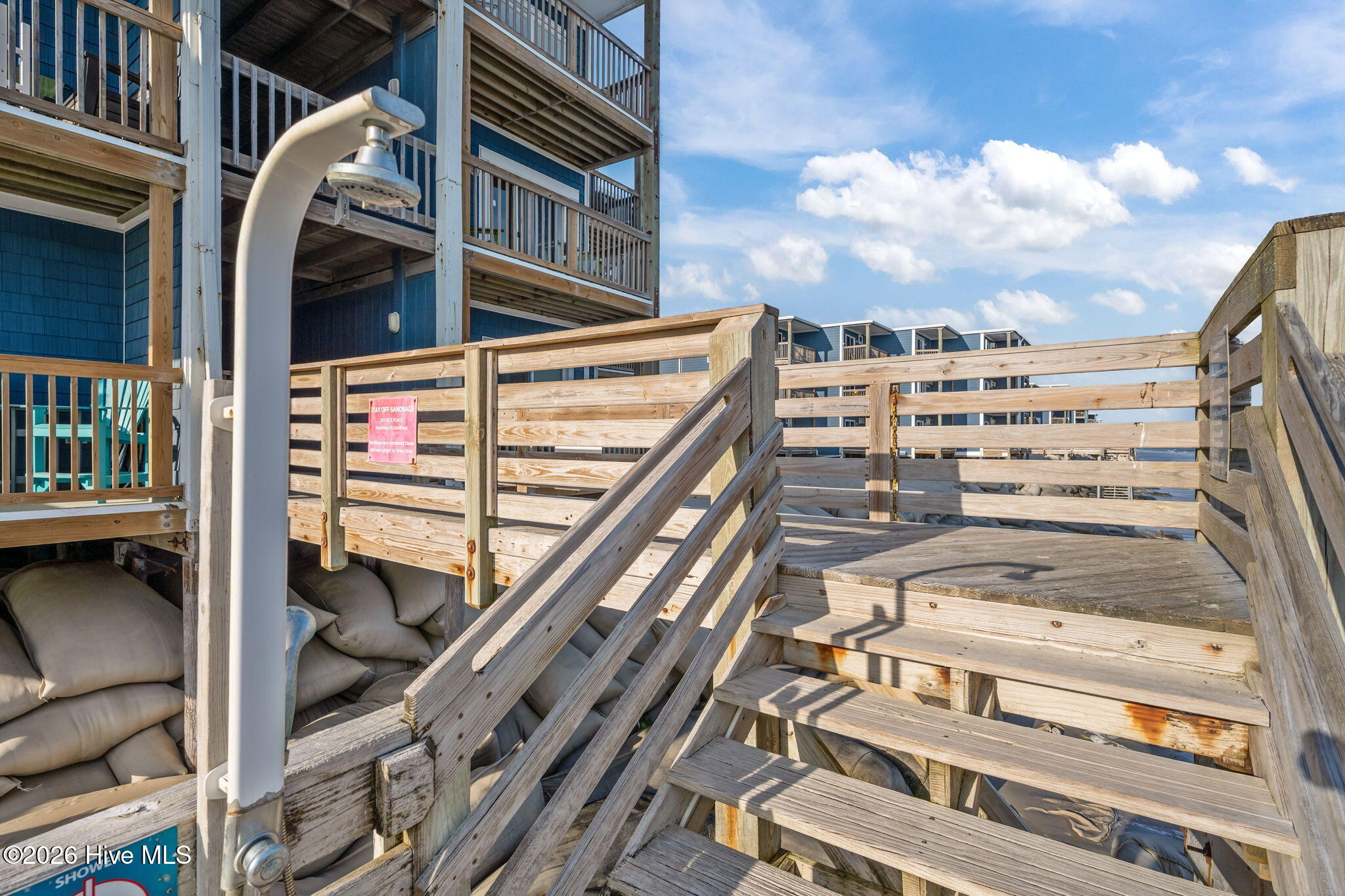 100563730 | Photo 33