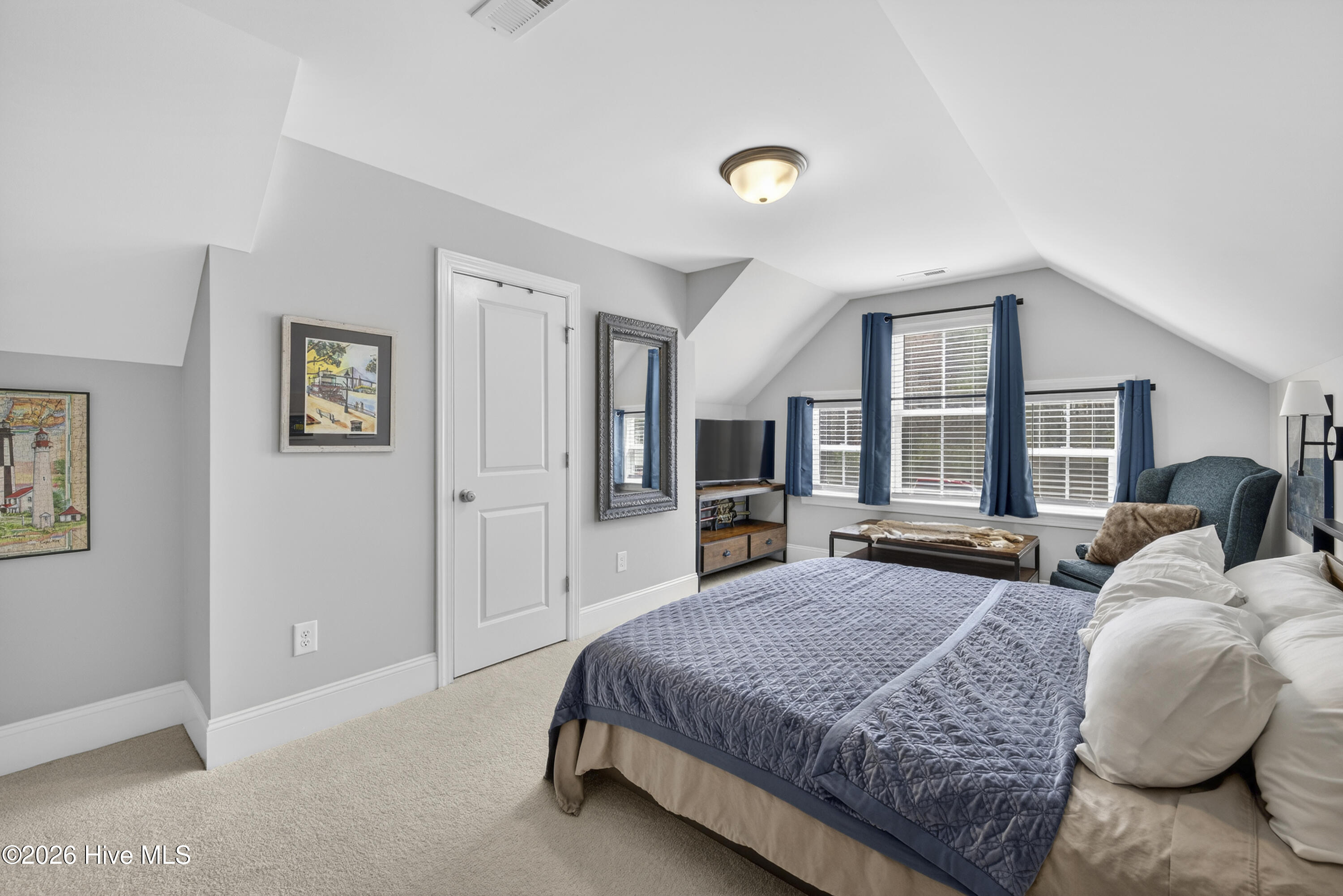 100564336 | Photo 37