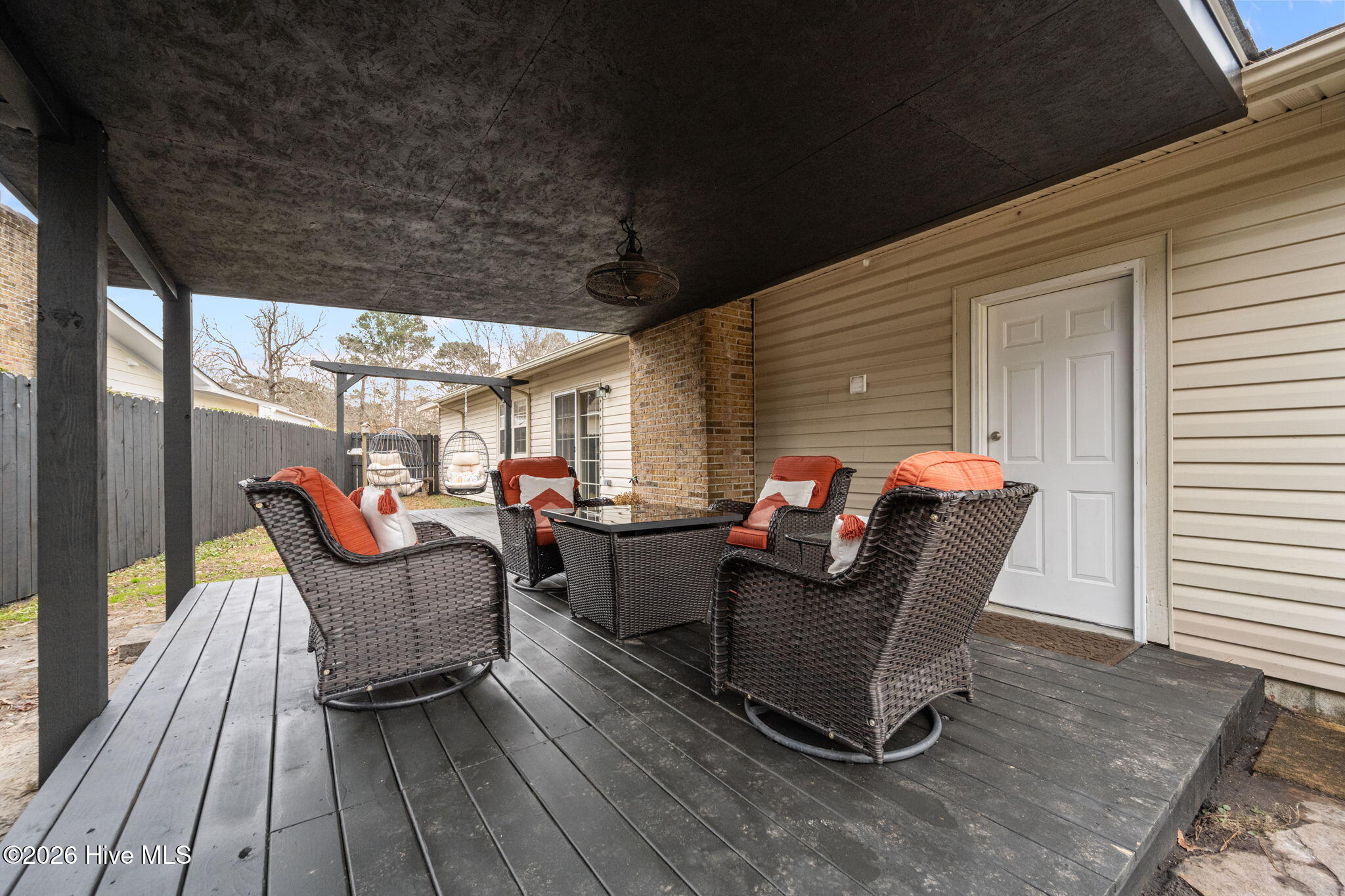 100548393 | Photo 38