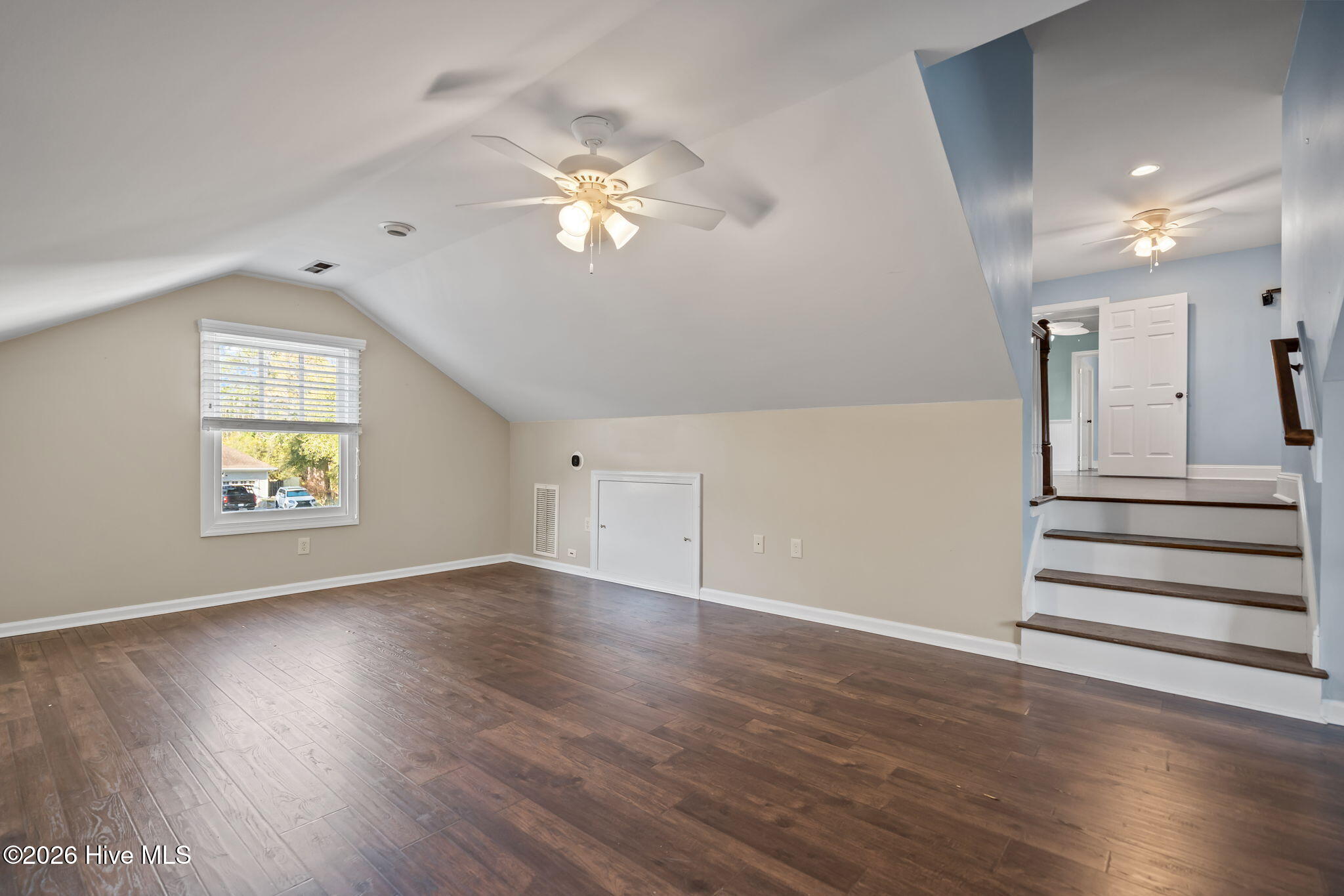 100565239 | Photo 47