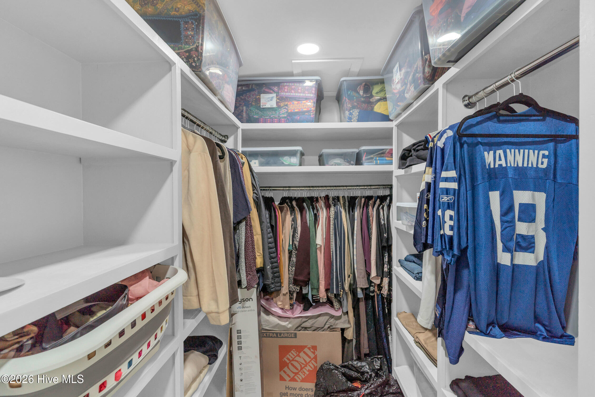 100548646 | Photo 24