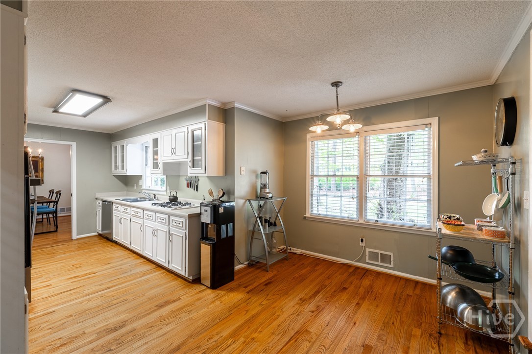 140 Rollingwood Drive