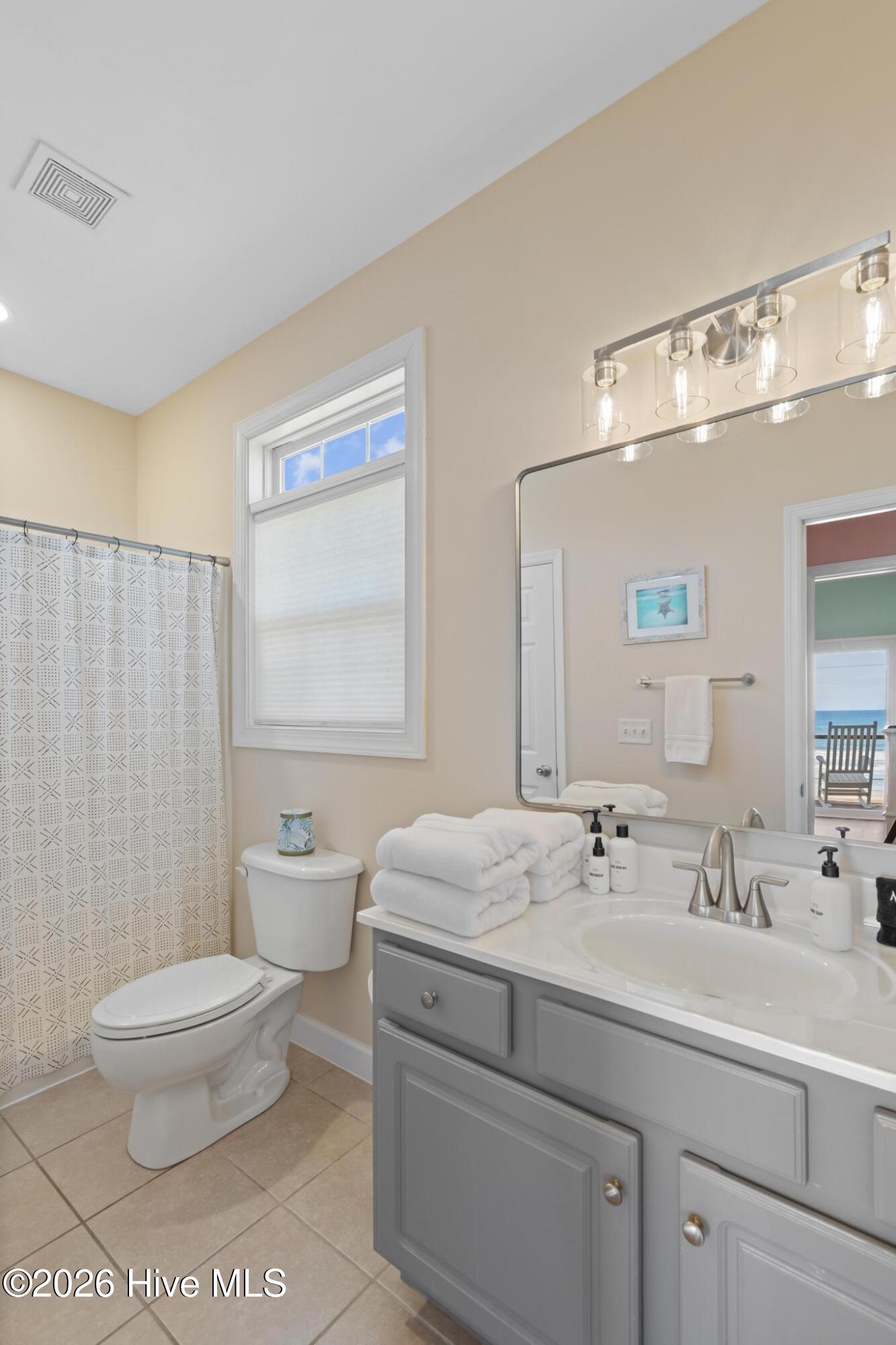 100562265 | Photo 22