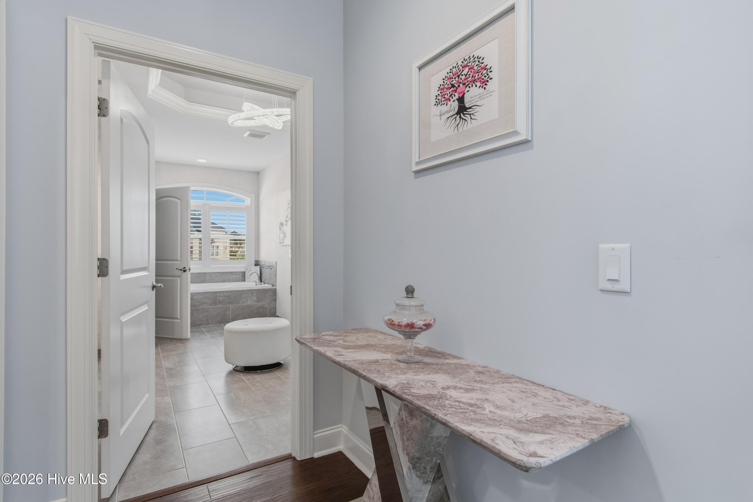 100548705 | Photo 39