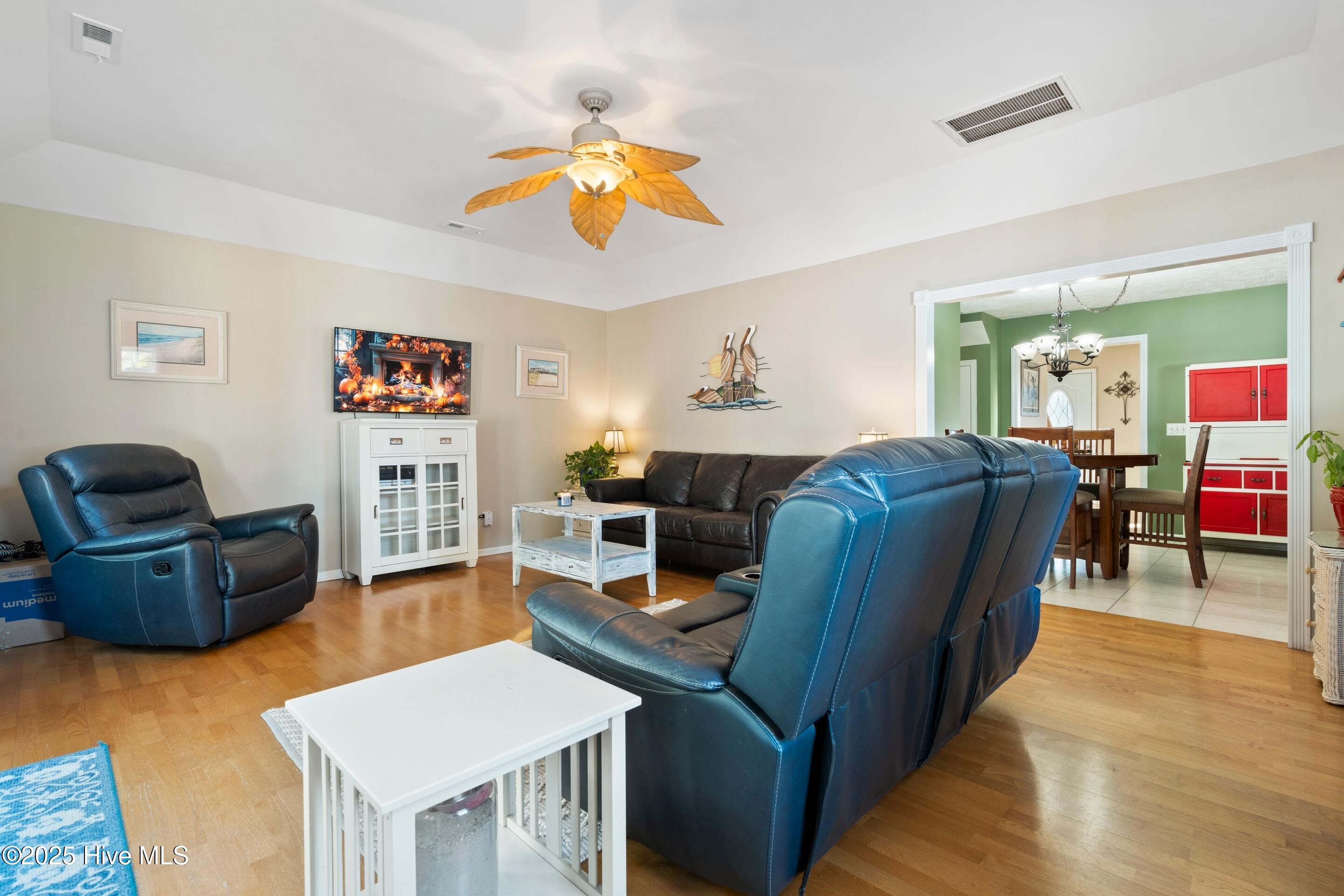 100535792 | Photo 62