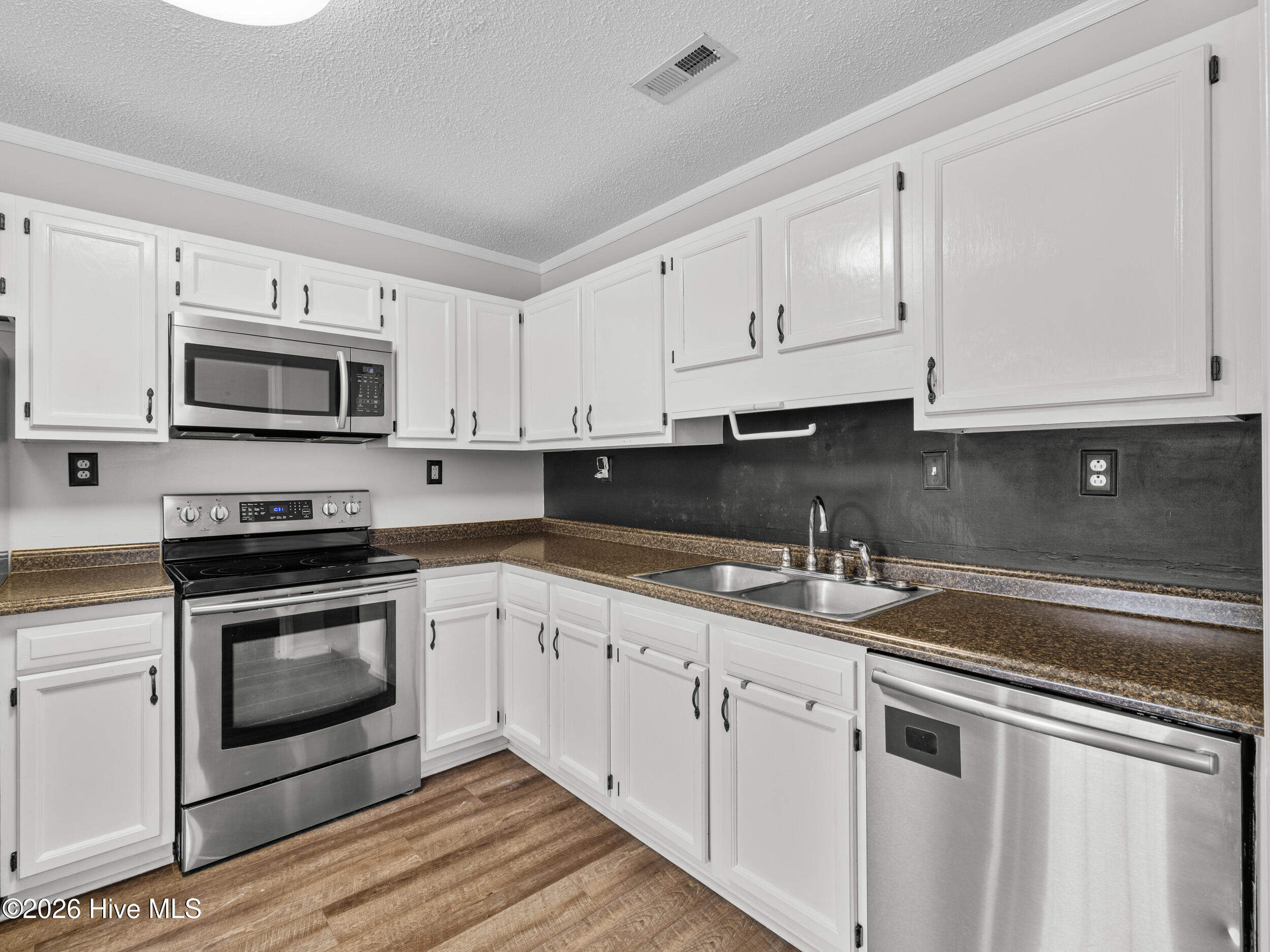 100550311 | Photo 13