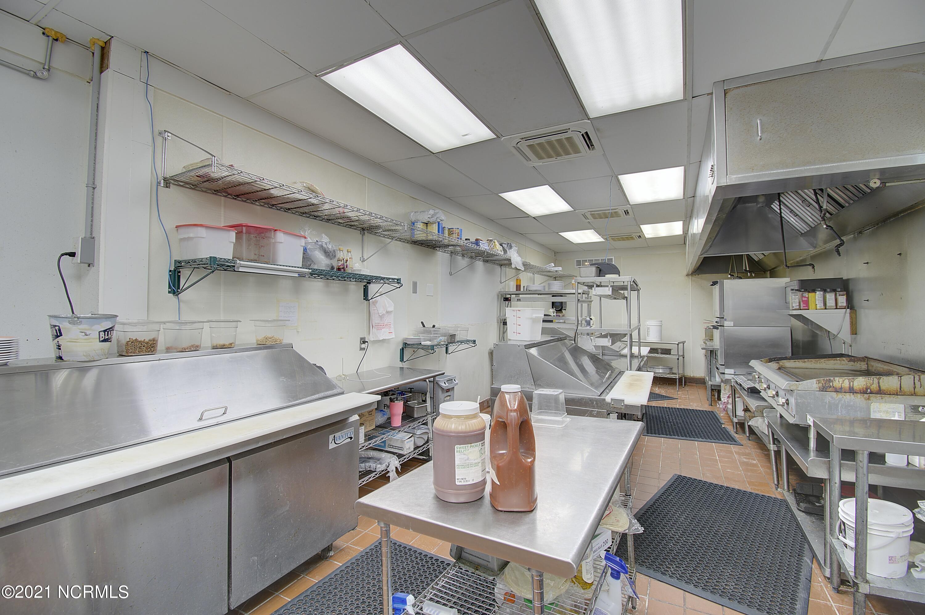 100502162 | Photo 38