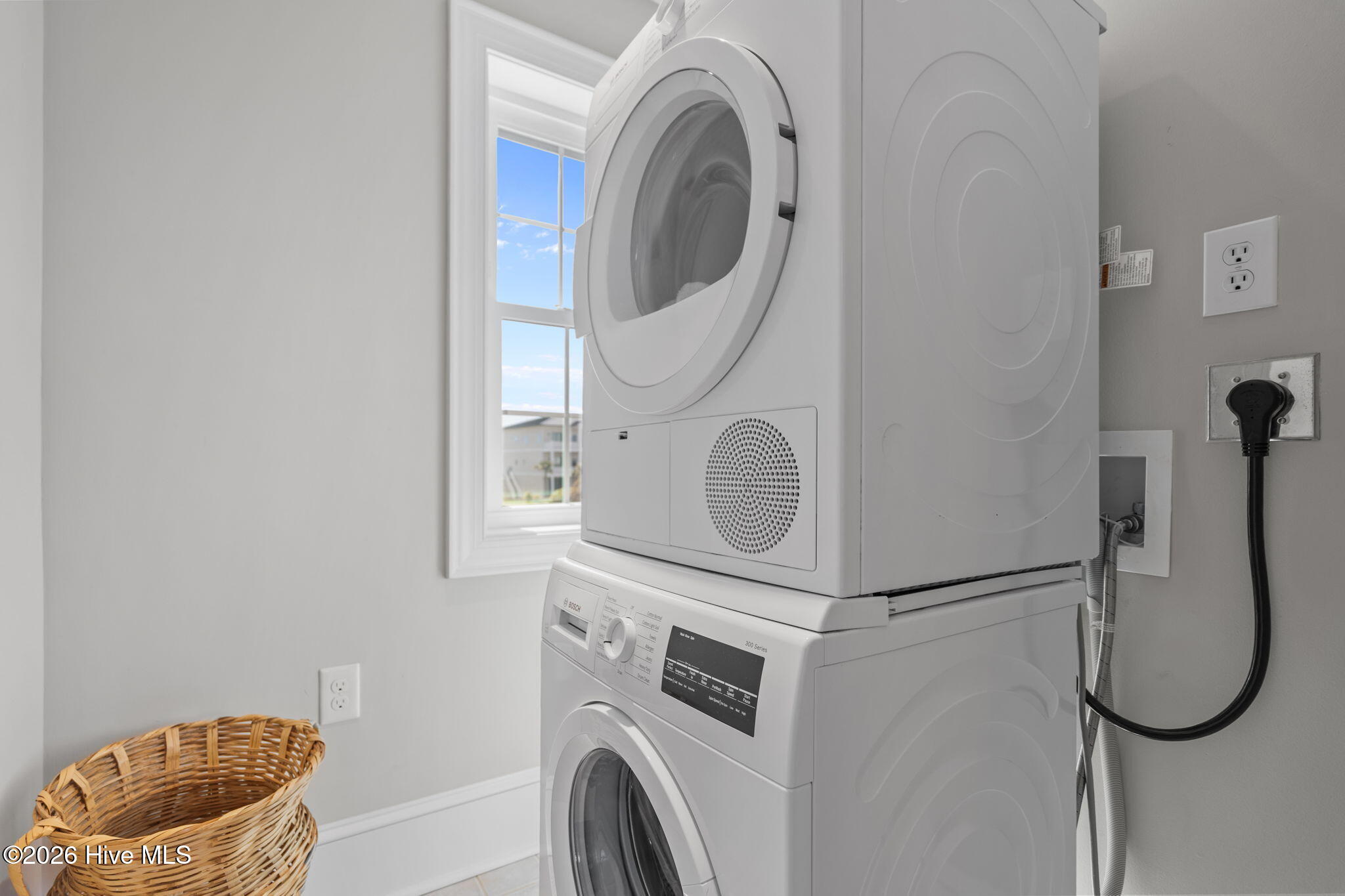 100564459 | Photo 22