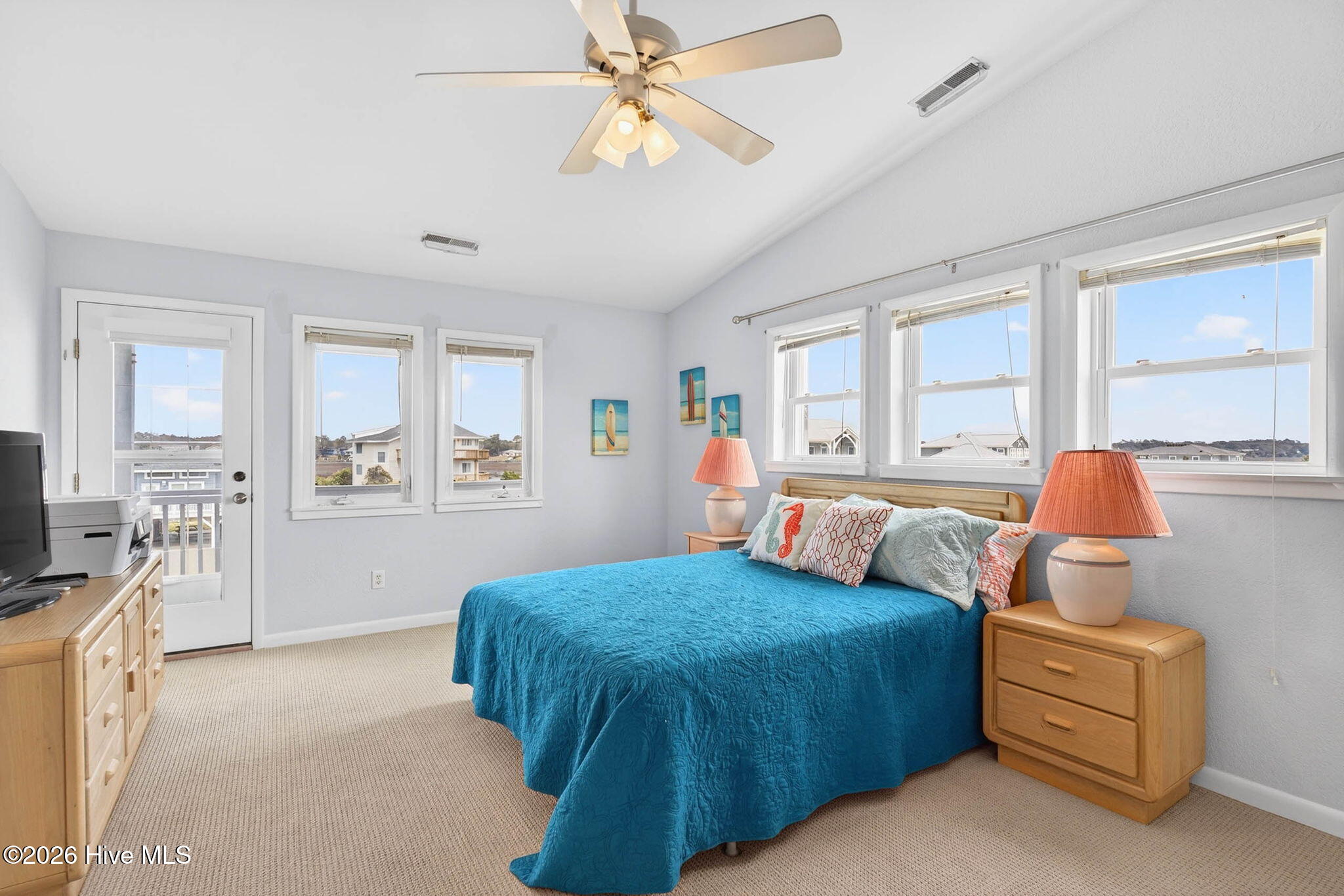 100562885 | Photo 26