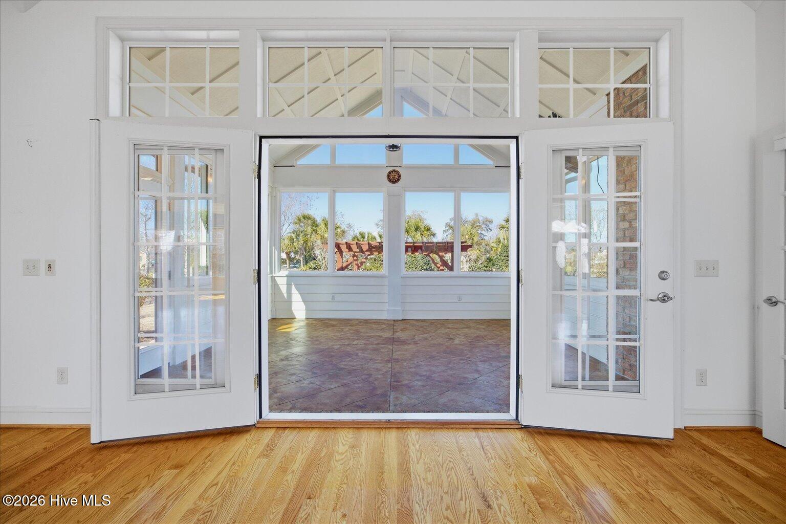 100557521 | Photo 41