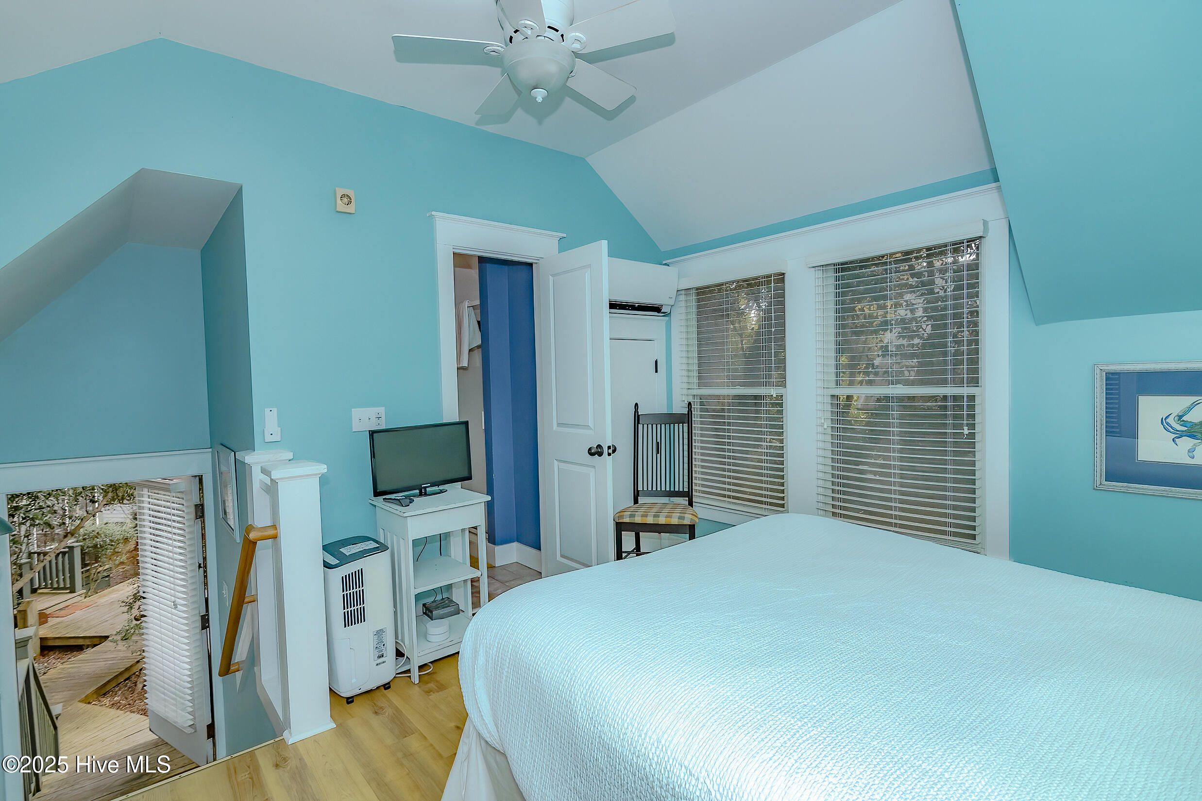 100528350 | Photo 22