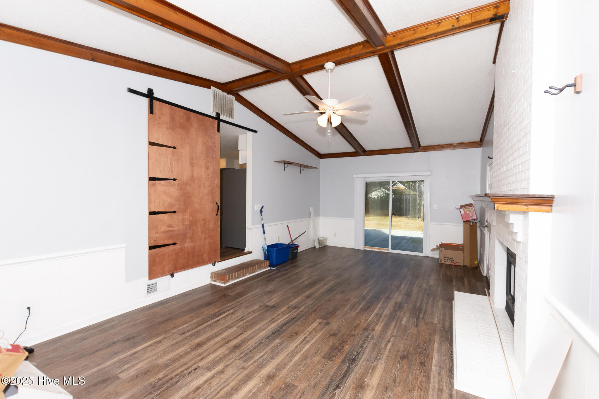 100546000 | Photo 23