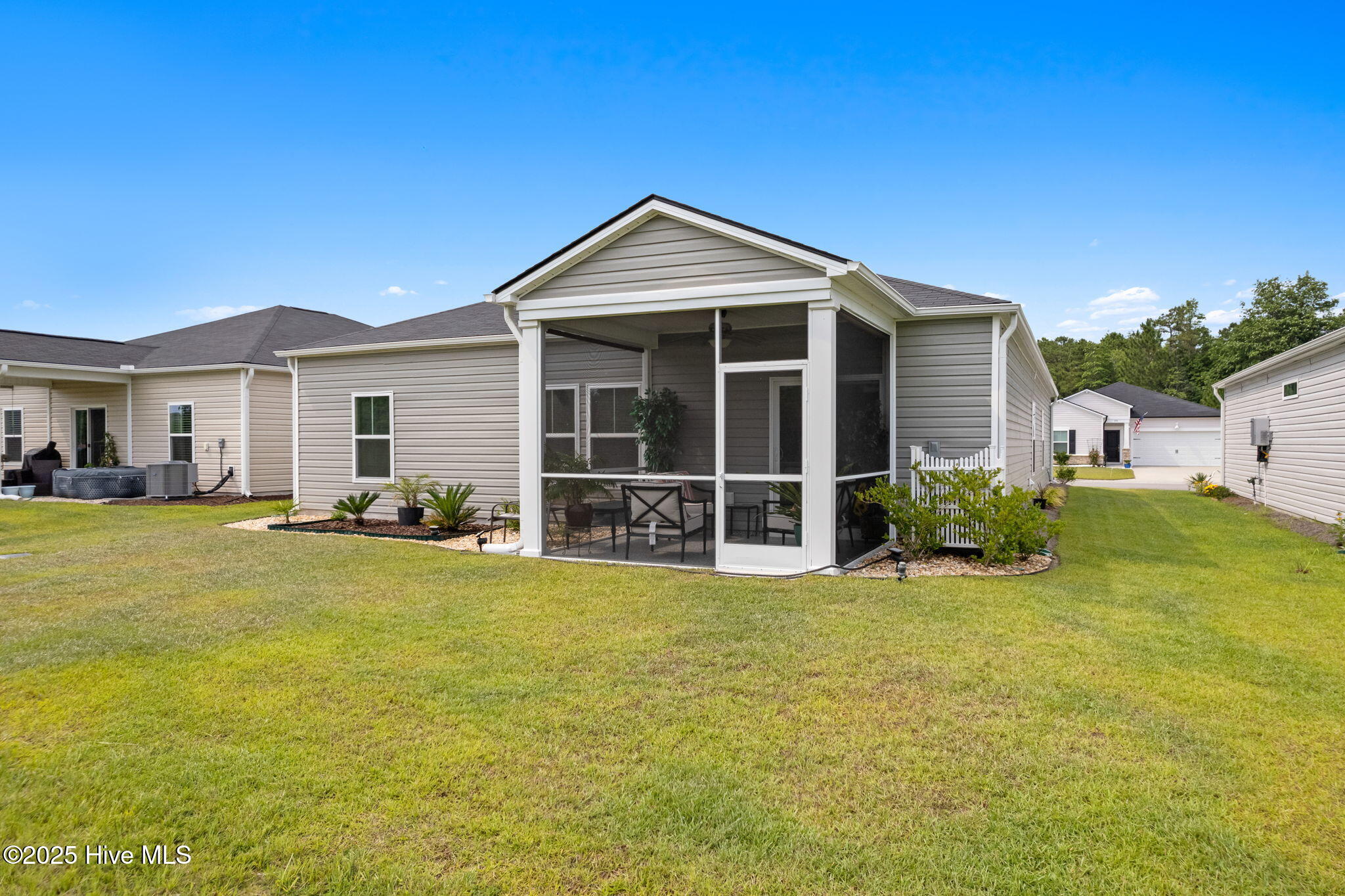 100516029 | Photo 33