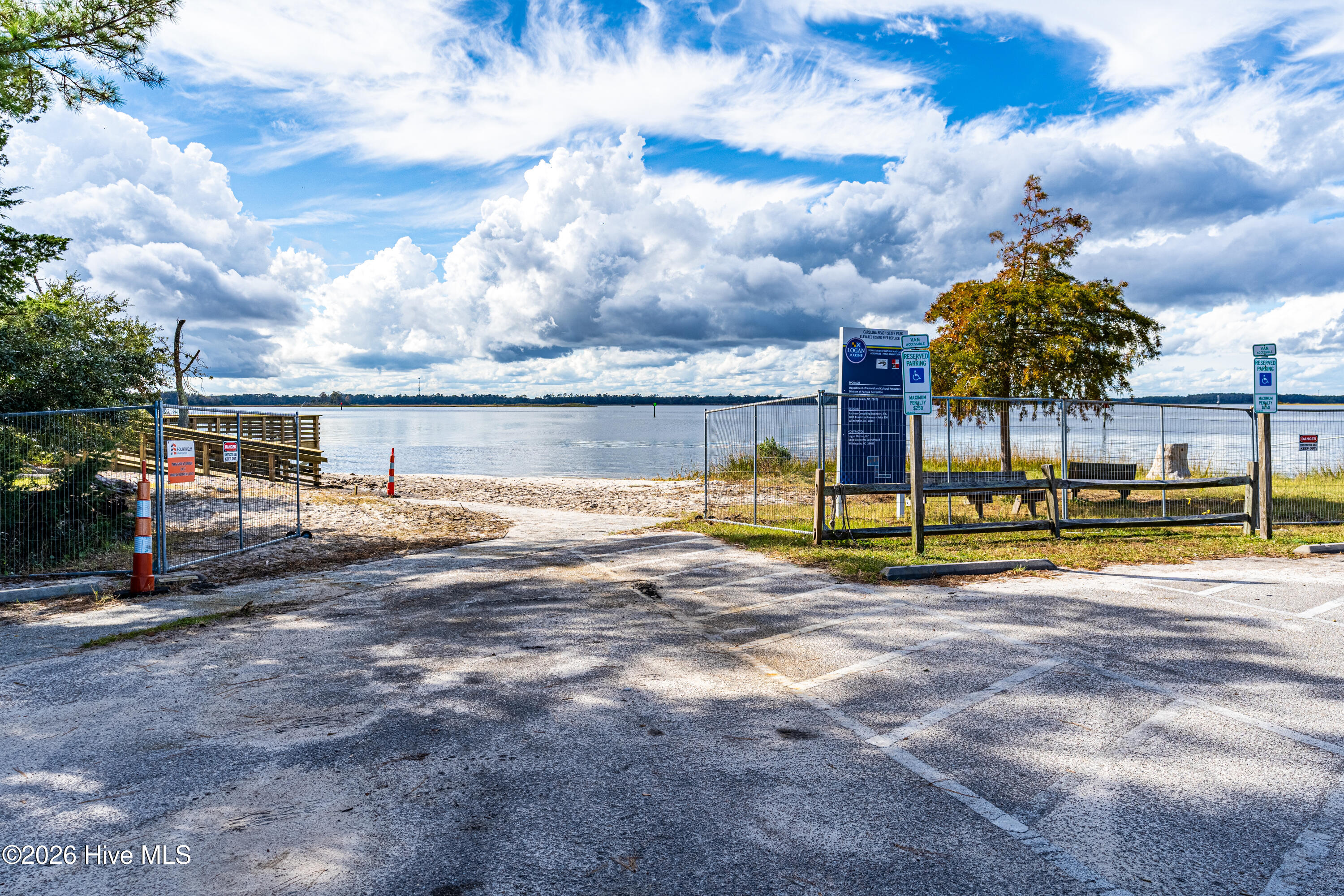 100566755 | Photo 51